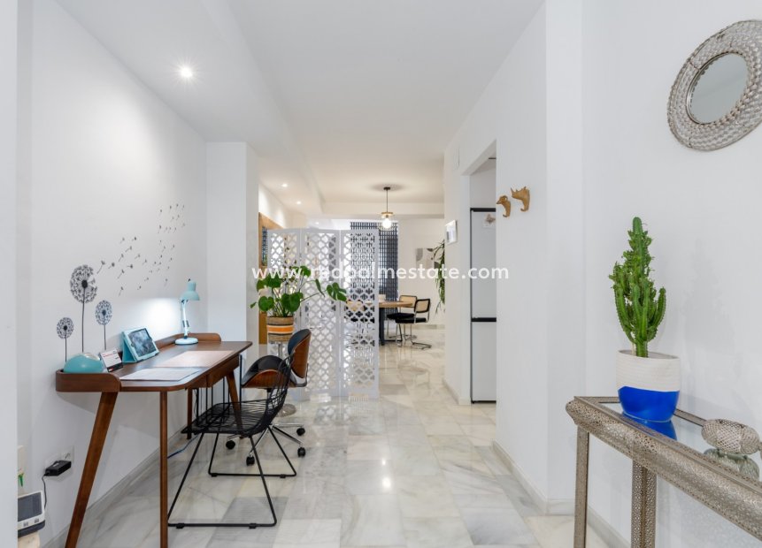 Resale - Apartment -
Alicante - Center