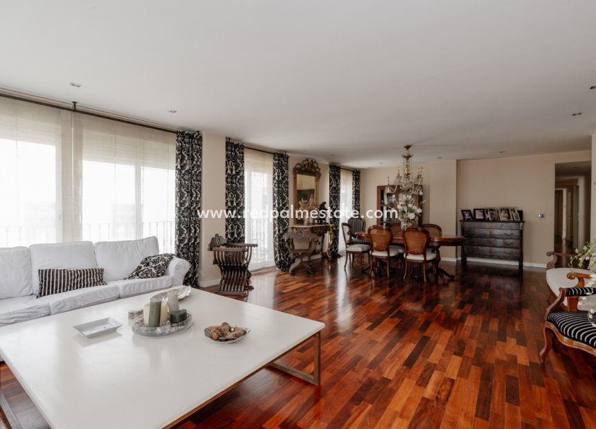 Resale - Apartment -
Alicante - Center