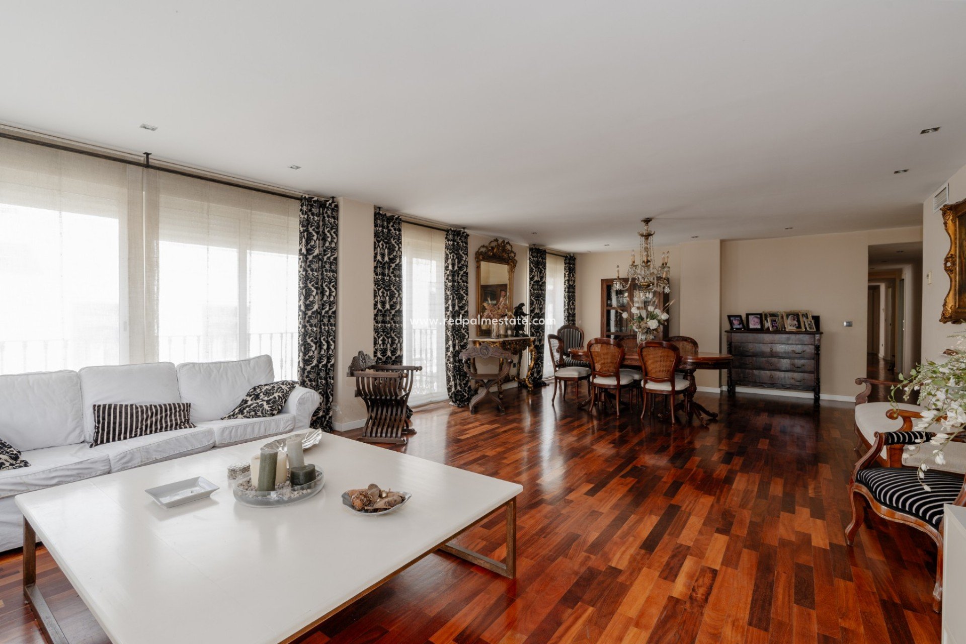 Resale - Apartment -
Alicante - Center