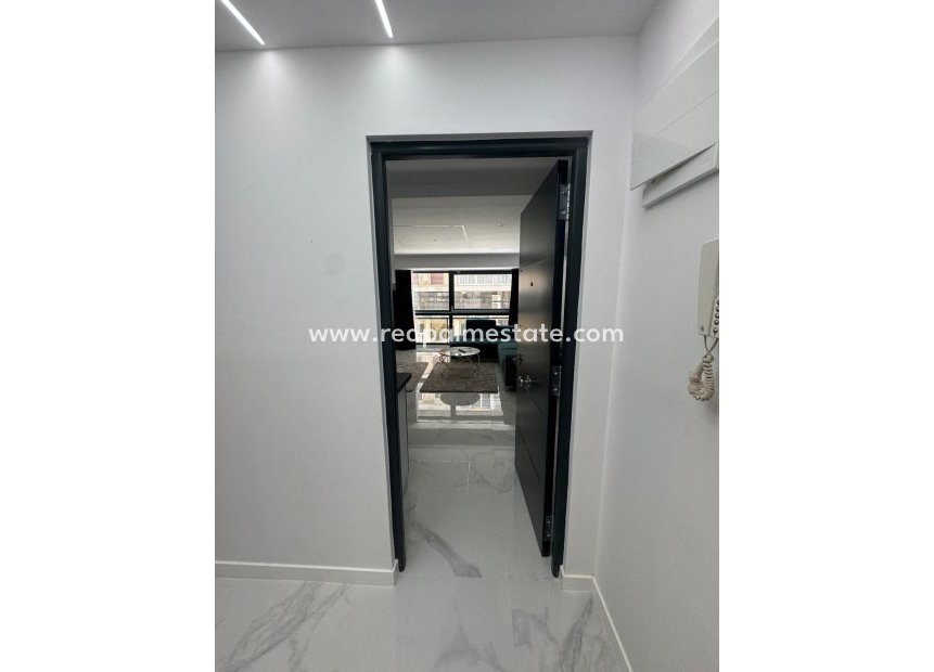 Resale - Apartment -
Alicante - Center