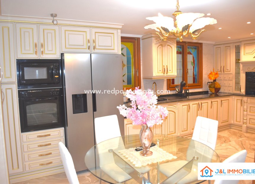 Resale - Apartment -
Alicante