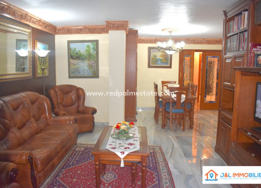 Resale - Apartment -
Alicante