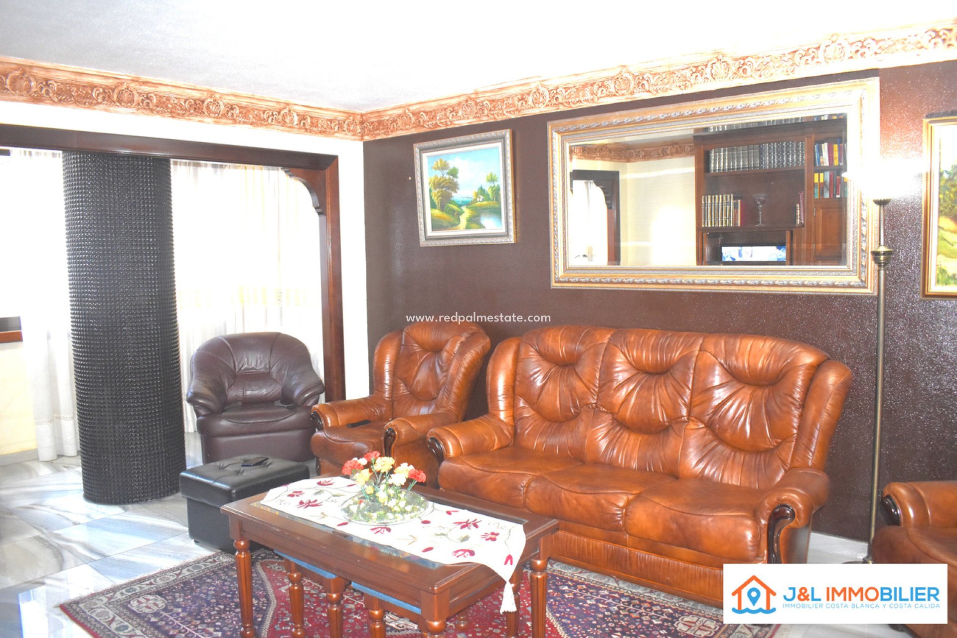 Resale - Apartment -
Alicante