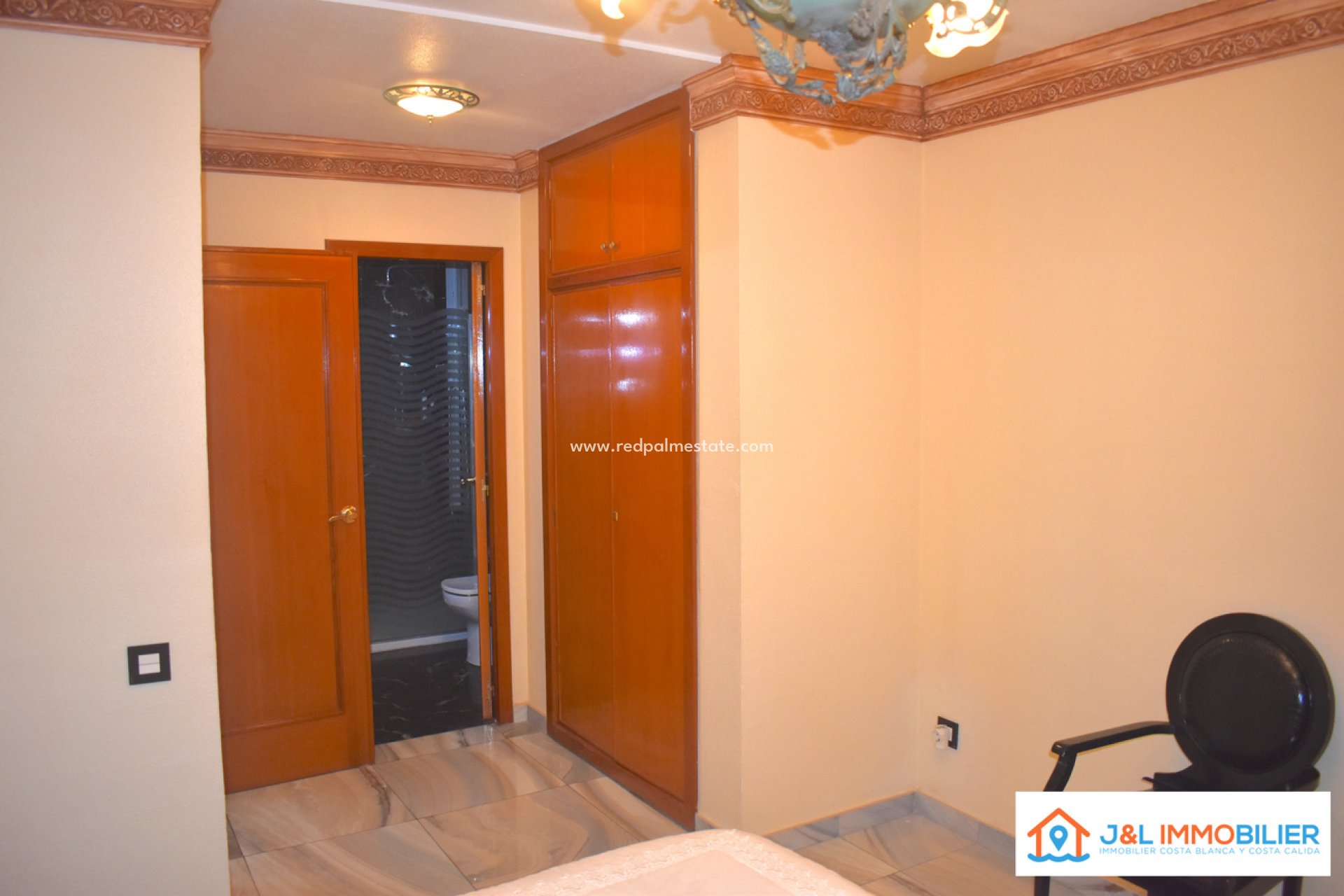 Resale - Apartment -
Alicante