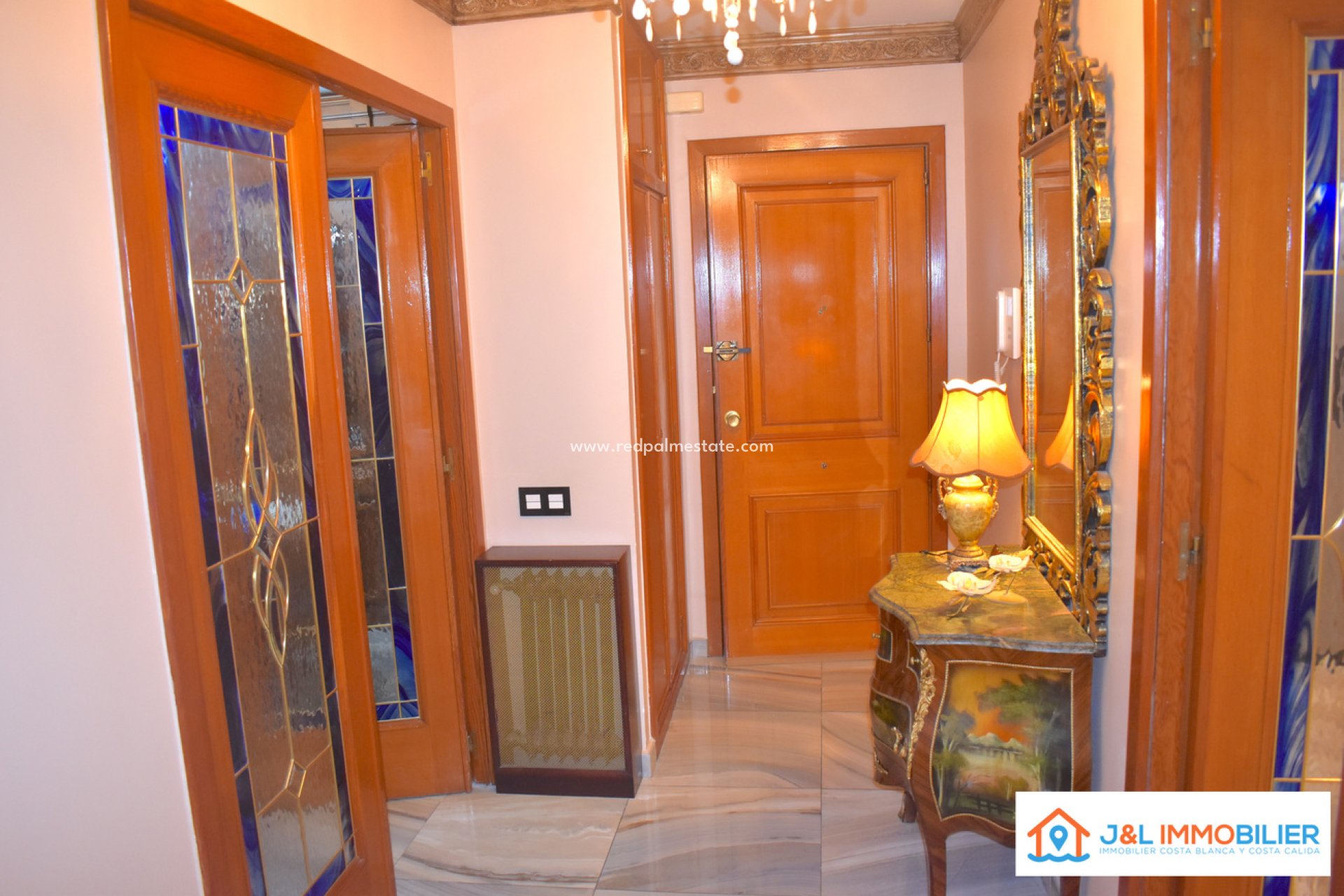 Resale - Apartment -
Alicante