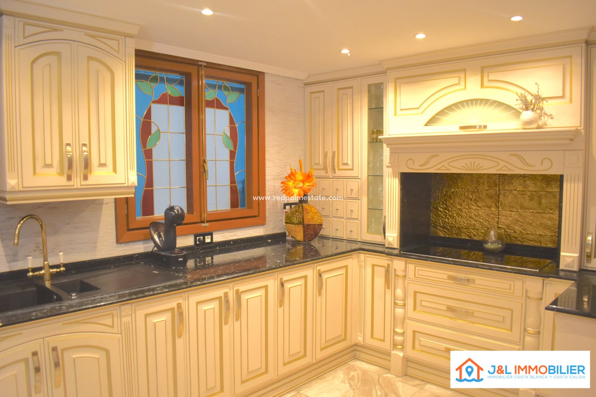 Resale - Apartment -
Alicante