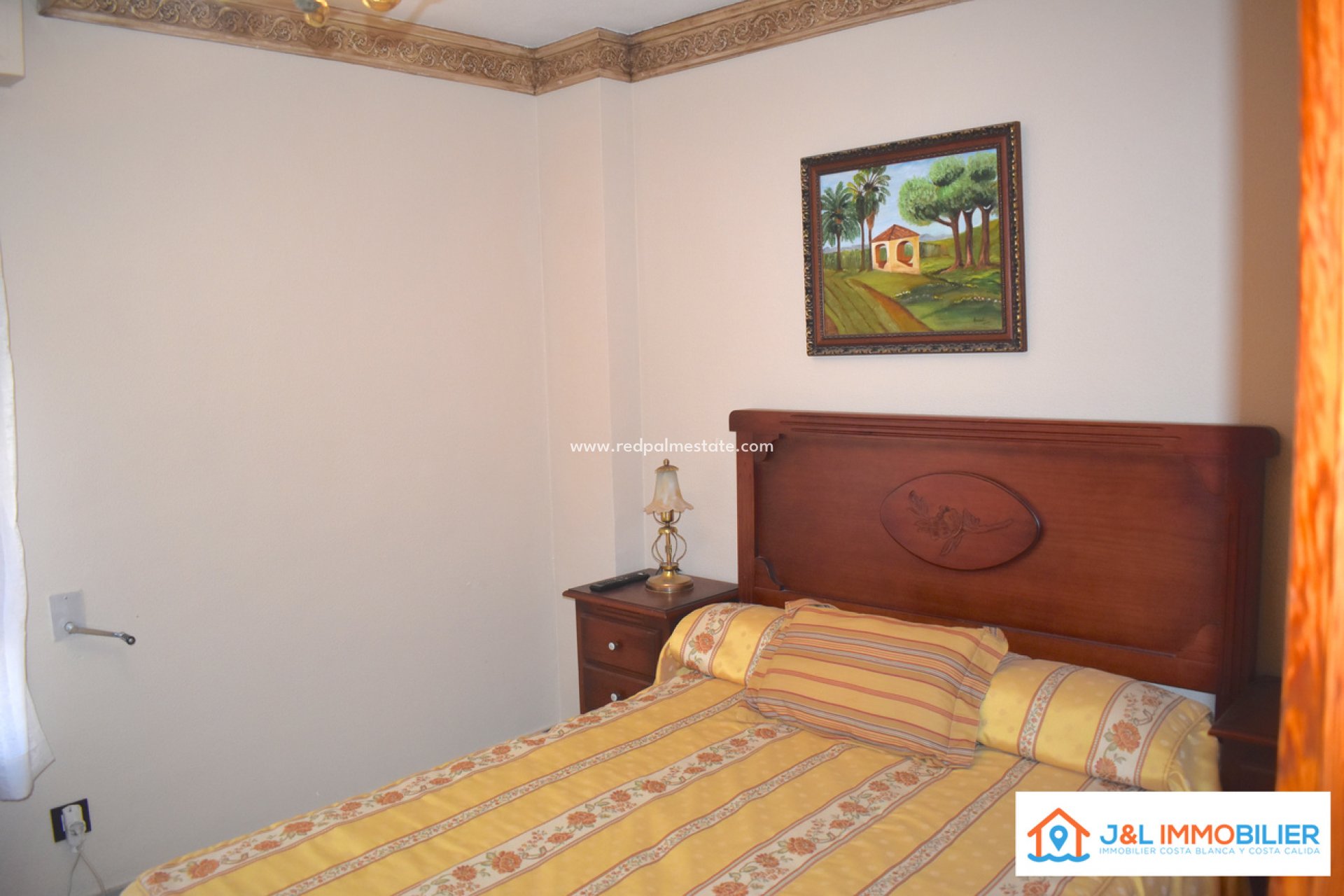 Resale - Apartment -
Alicante