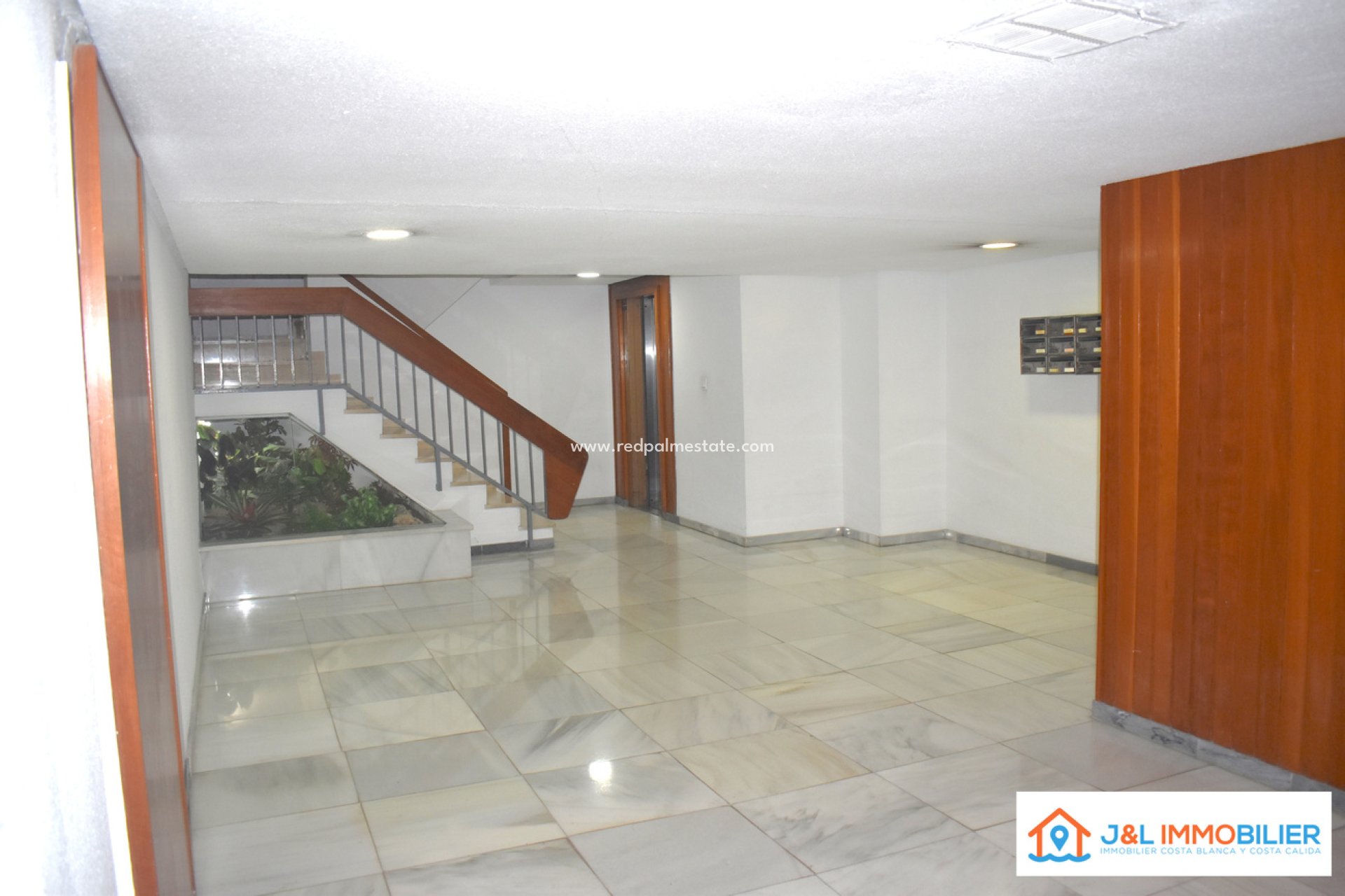 Resale - Apartment -
Alicante