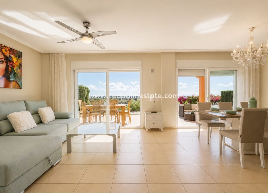 Resale - Apartment -
Altaona Golf and Country Club - Inland