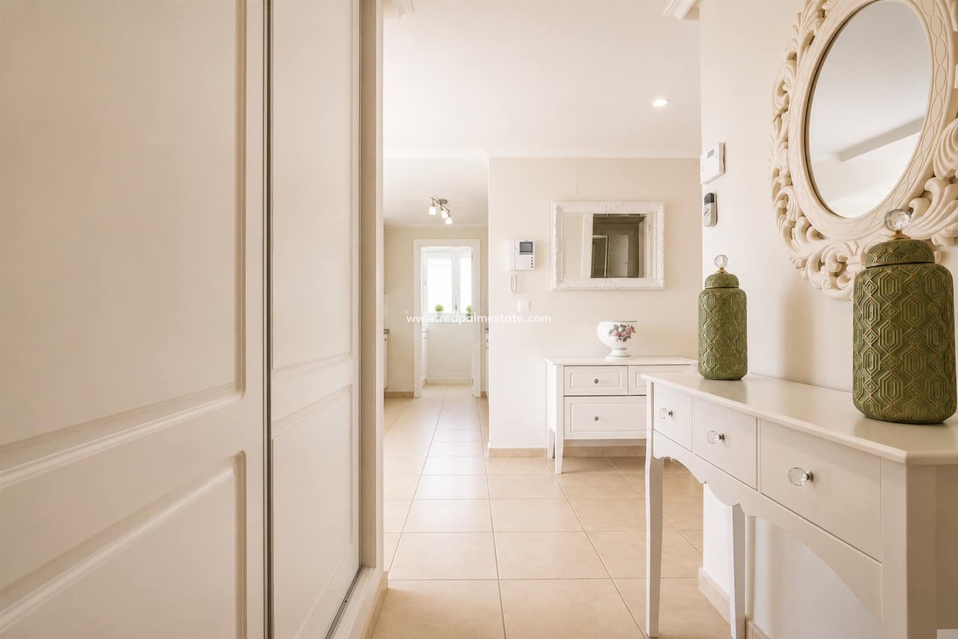 Resale - Apartment -
Altaona Golf and Country Club - Inland