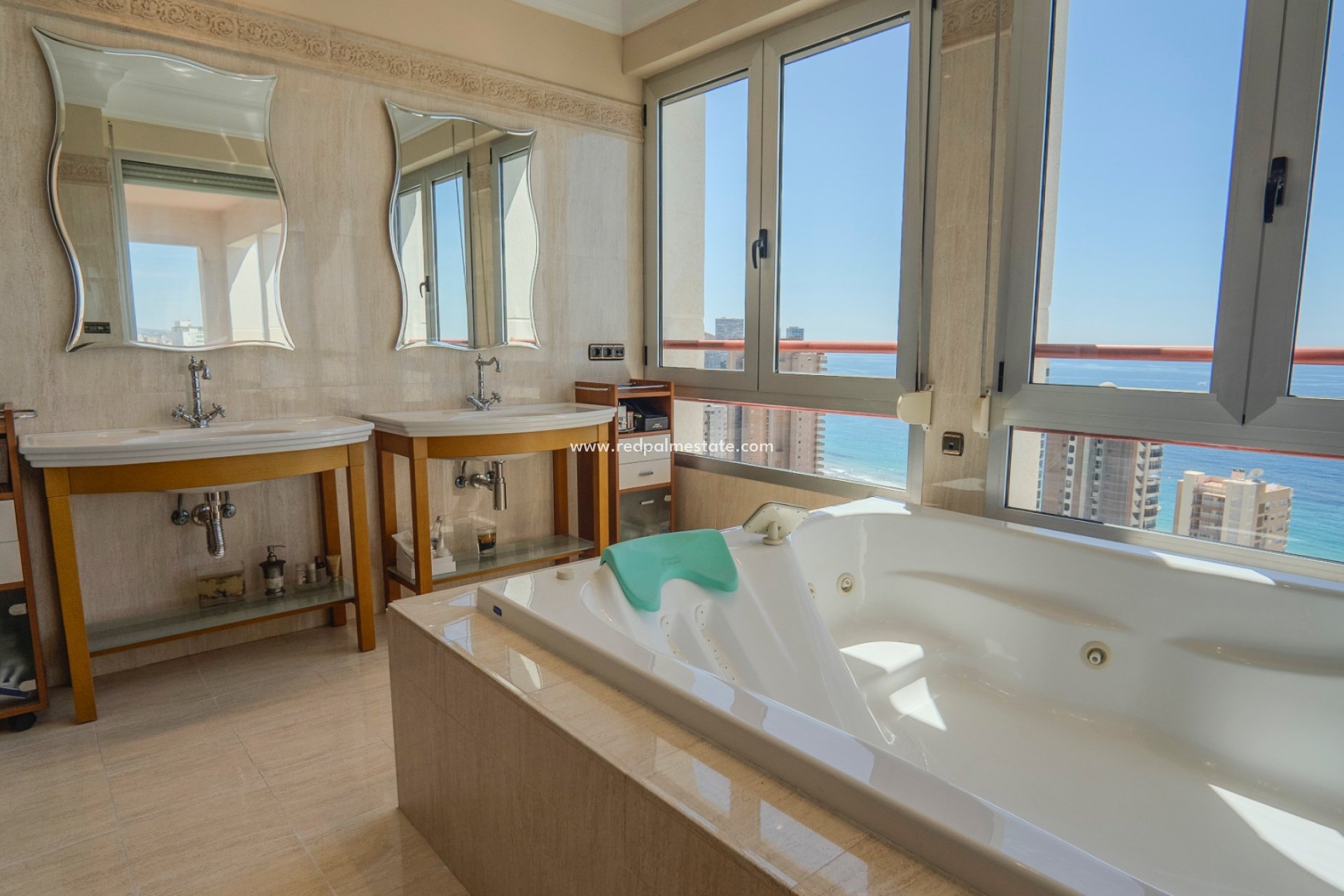 Resale - Apartment -
Benidorm