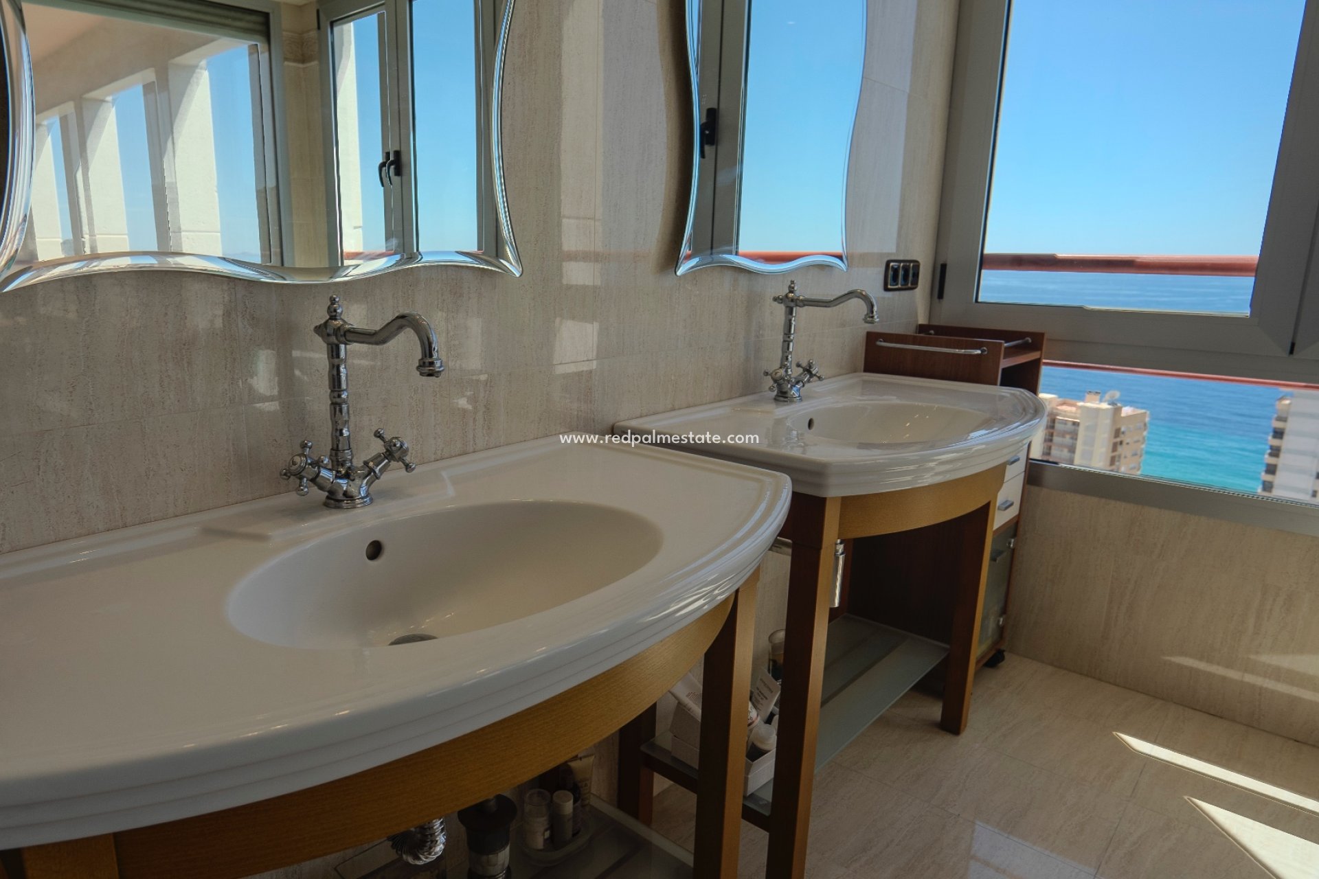 Resale - Apartment -
Benidorm