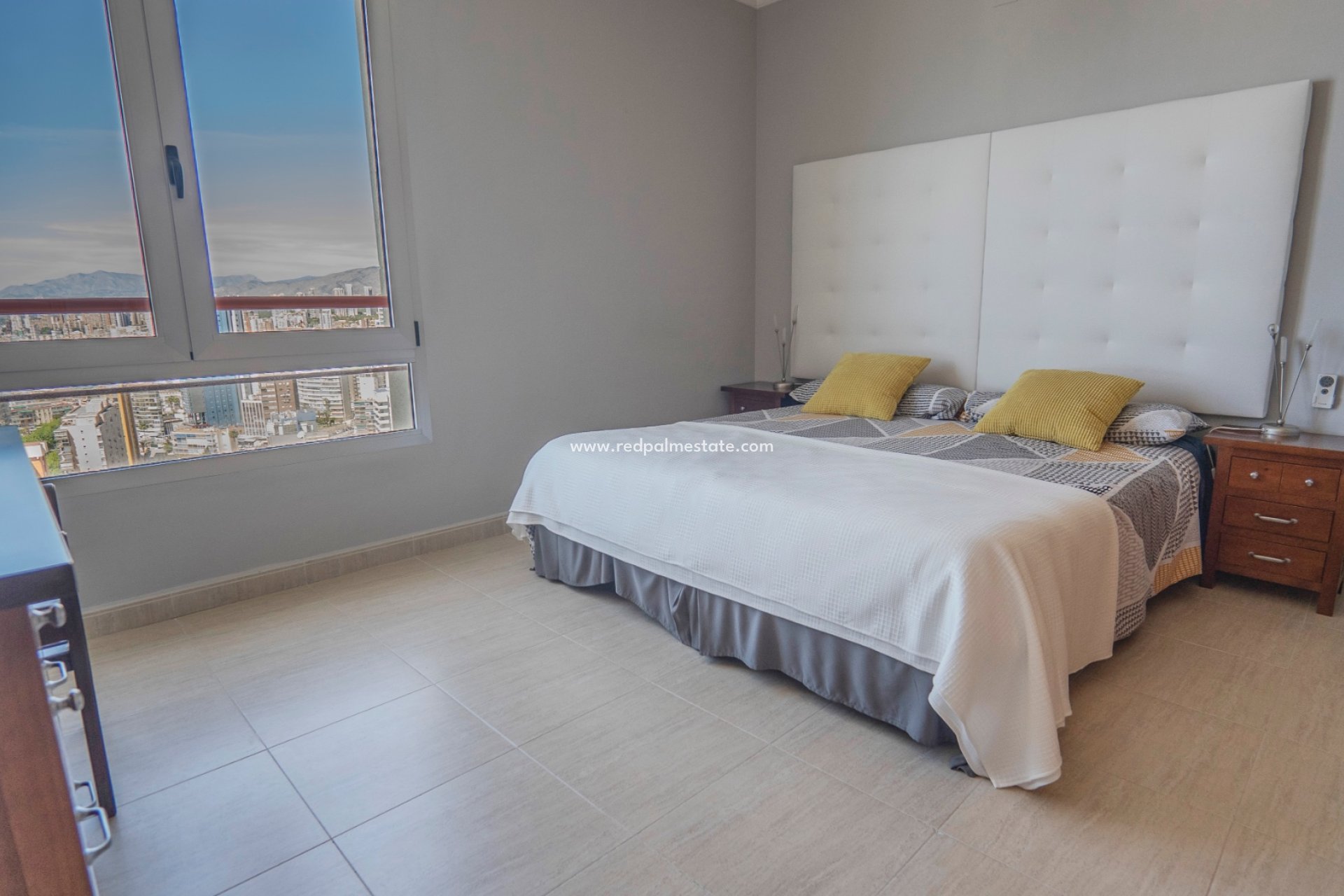 Resale - Apartment -
Benidorm