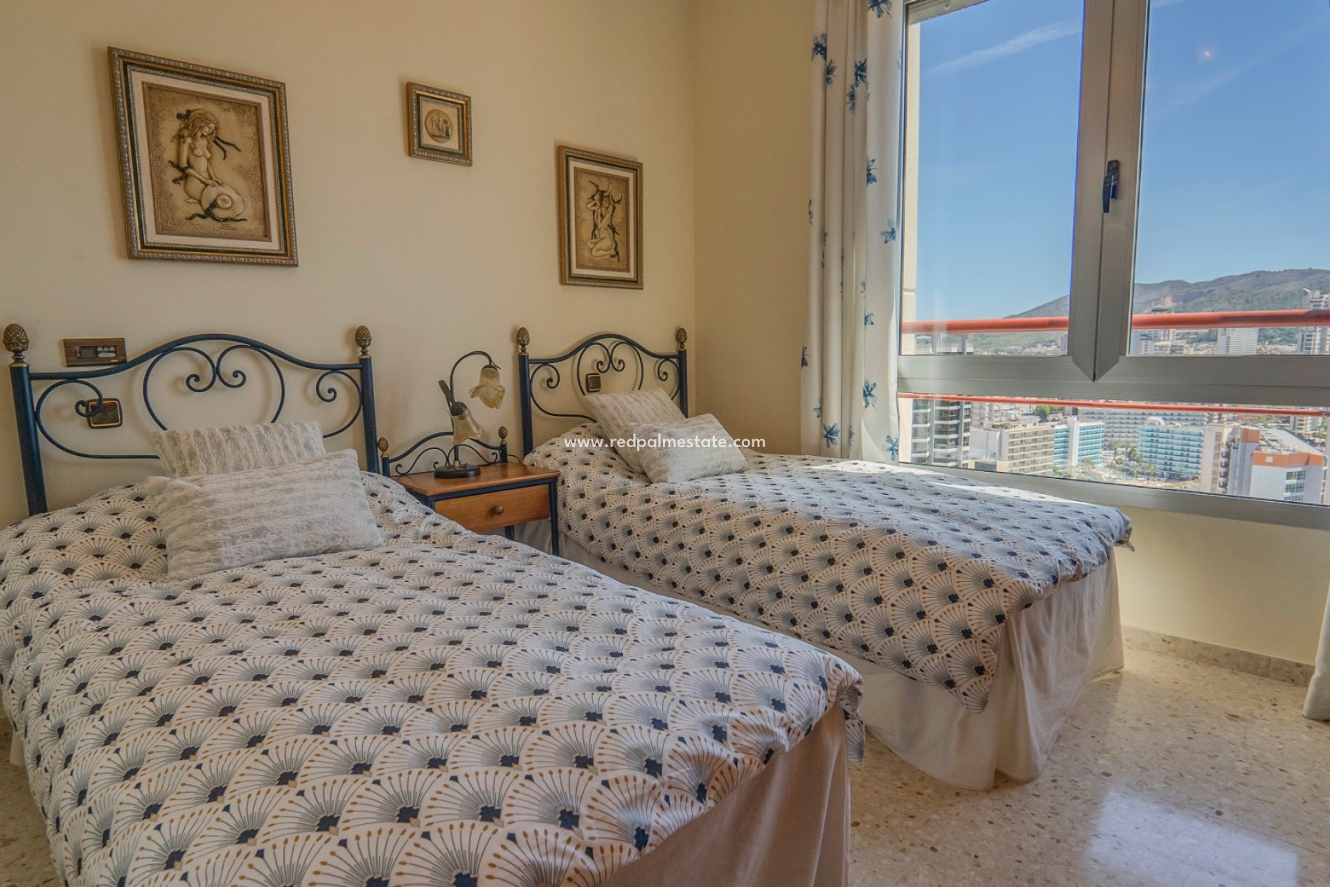 Resale - Apartment -
Benidorm