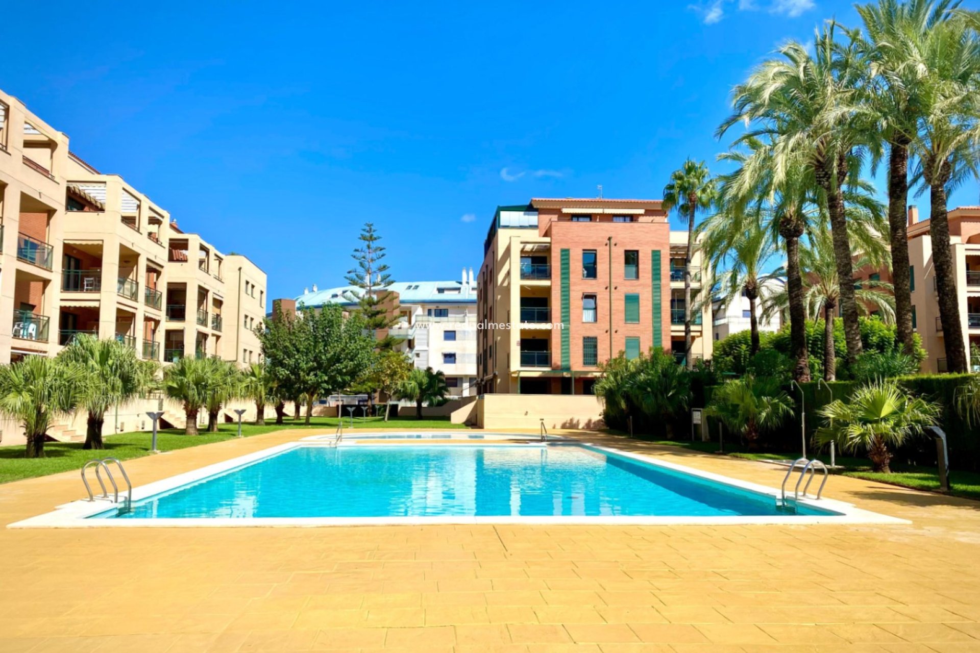 Resale - Apartment -
Denia