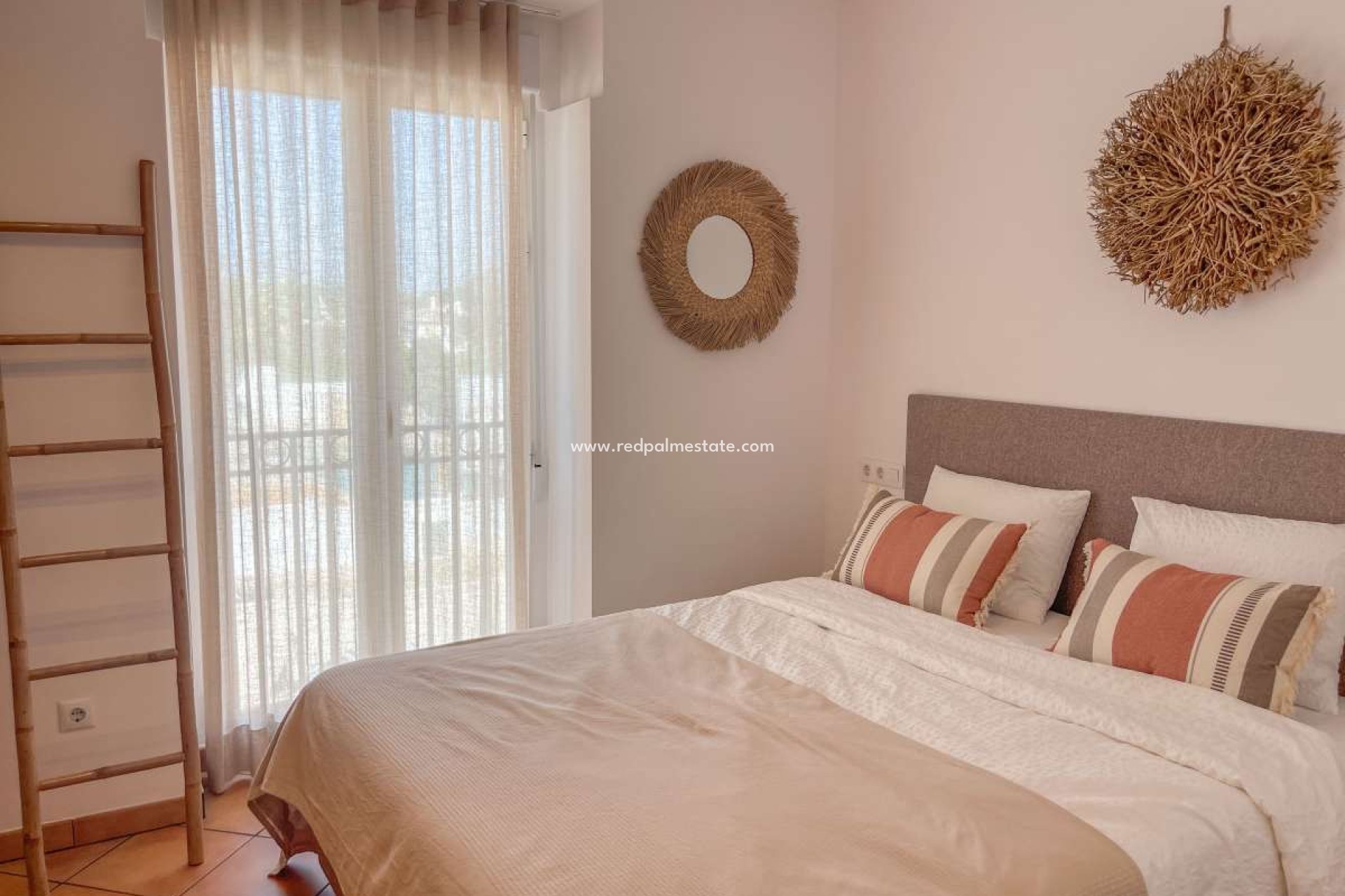 Resale - Apartment -
Denia