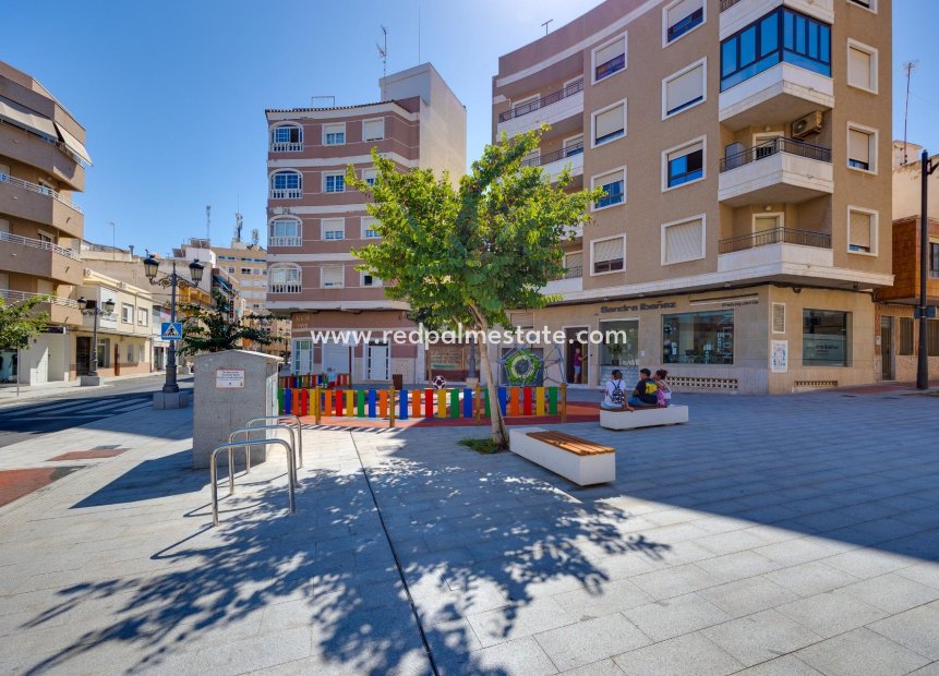 Resale - Apartment -
Guardamar del Segura - Pueblo