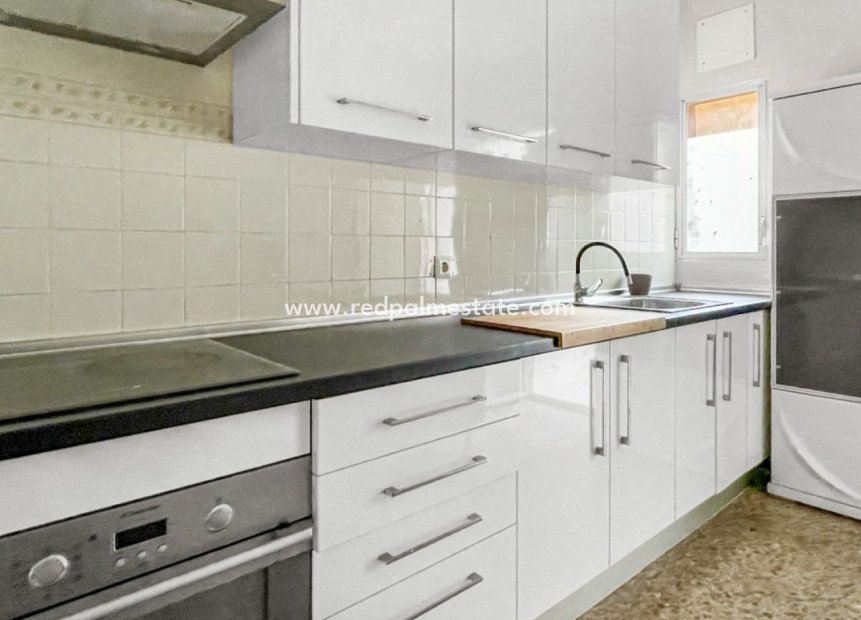Resale - Apartment -
Guardamar del Segura - Pueblo