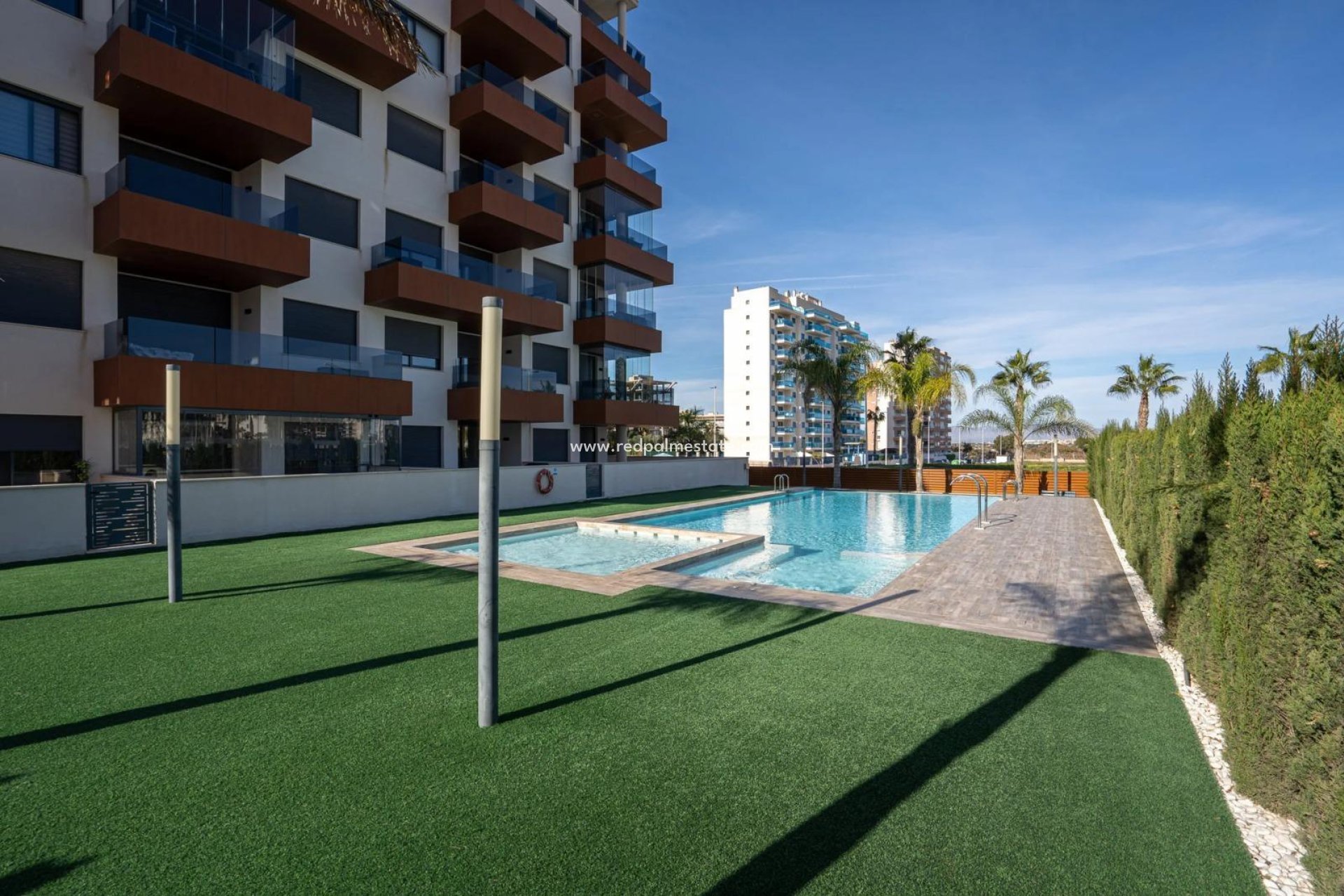 Resale - Apartment -
Guardamar del Segura - Puerto Deportivo
