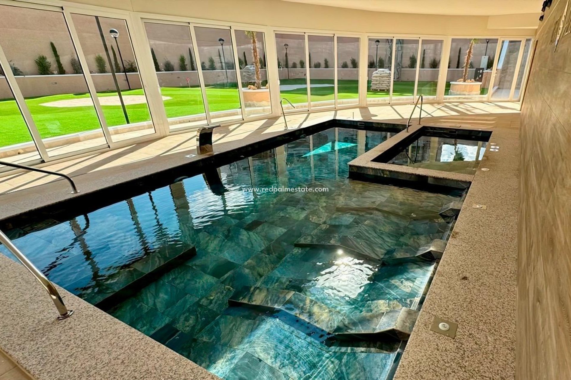 Resale - Apartment -
Guardamar del Segura - Puerto Deportivo