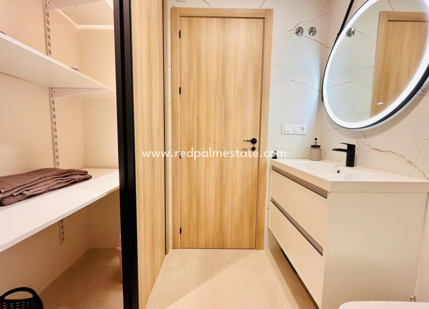 Resale - Apartment -
Guardamar del Segura - Puerto Deportivo