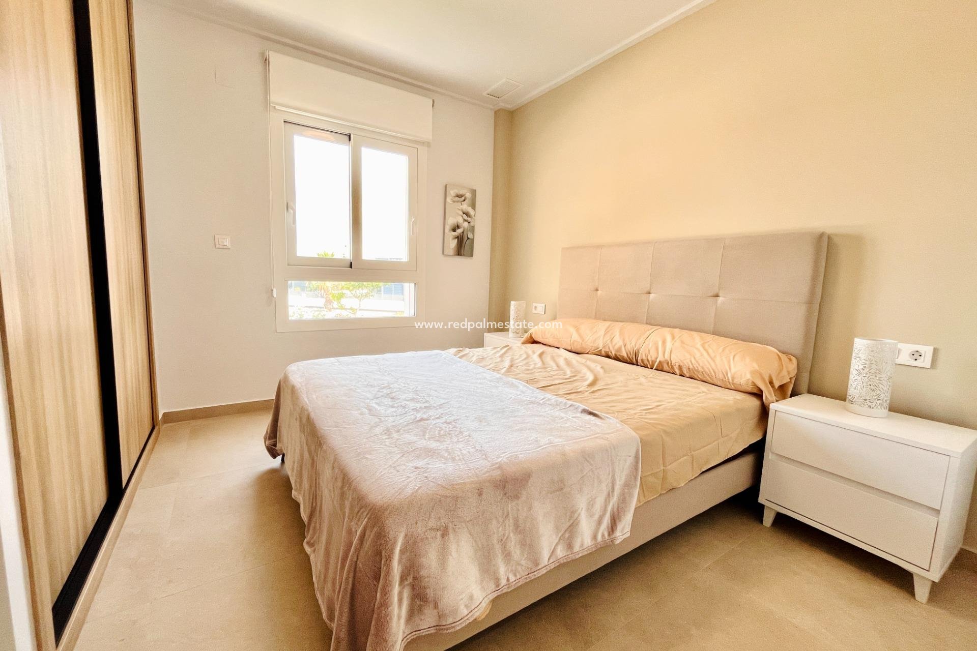 Resale - Apartment -
Guardamar del Segura - Puerto Deportivo