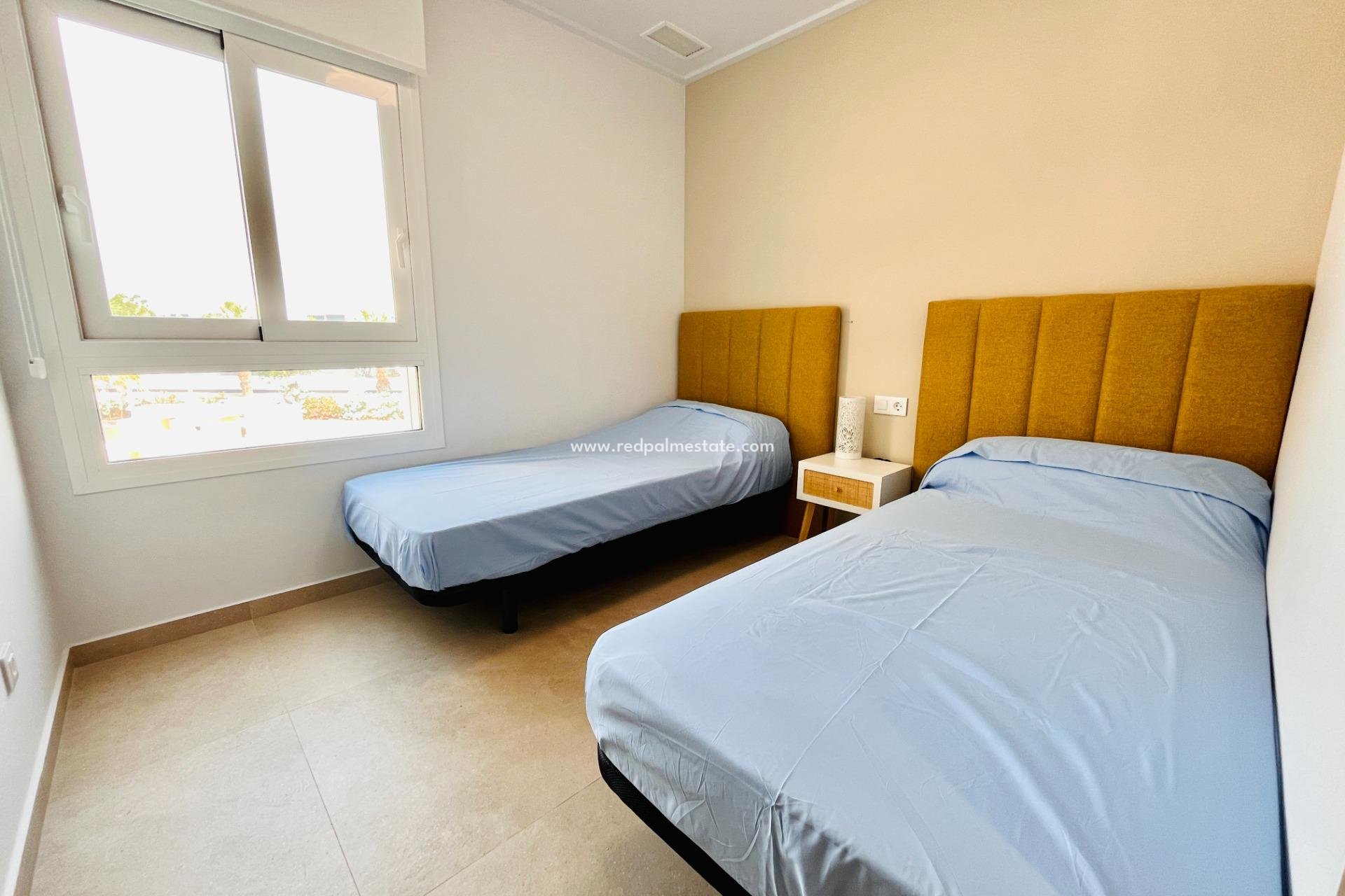 Resale - Apartment -
Guardamar del Segura - Puerto Deportivo