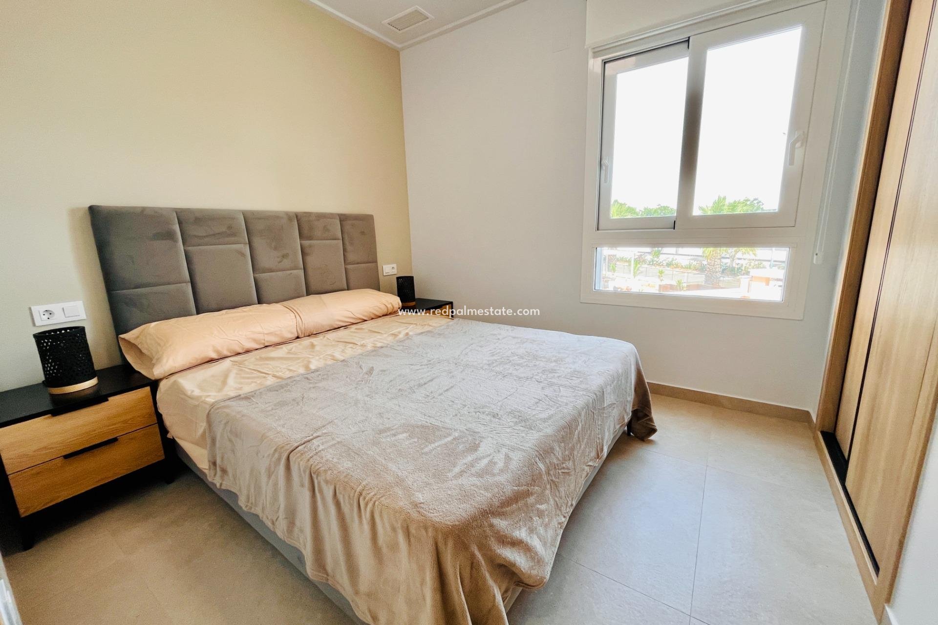 Resale - Apartment -
Guardamar del Segura - Puerto Deportivo