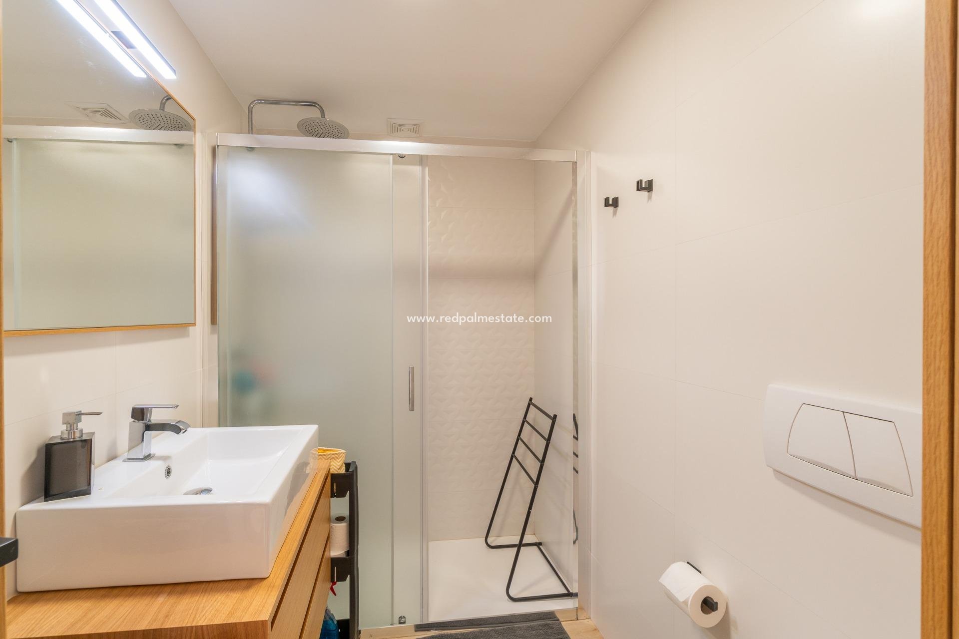 Resale - Apartment -
Guardamar del Segura - Puerto Deportivo