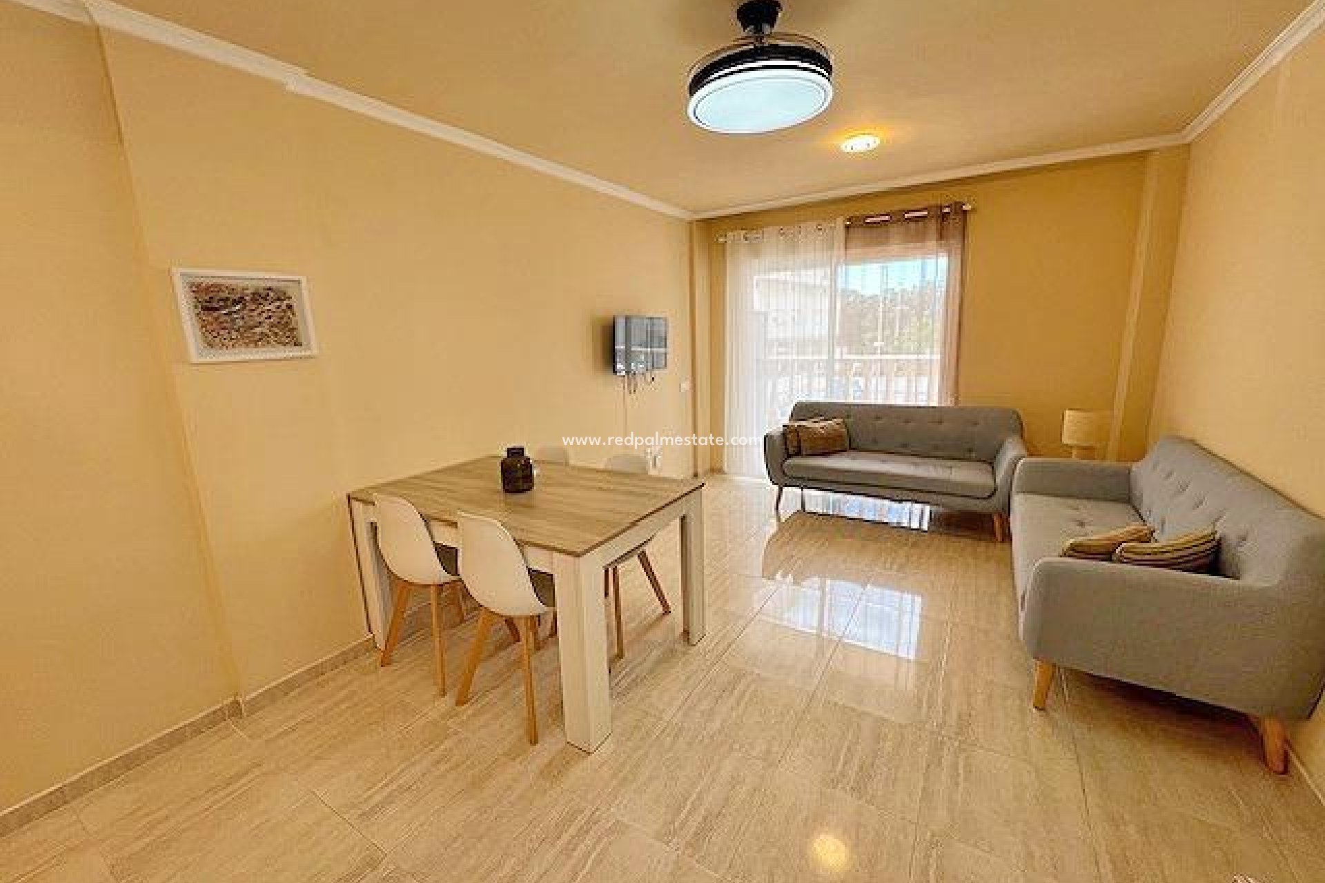 Resale - Apartment -
Guardamar del Segura - Puerto Deportivo