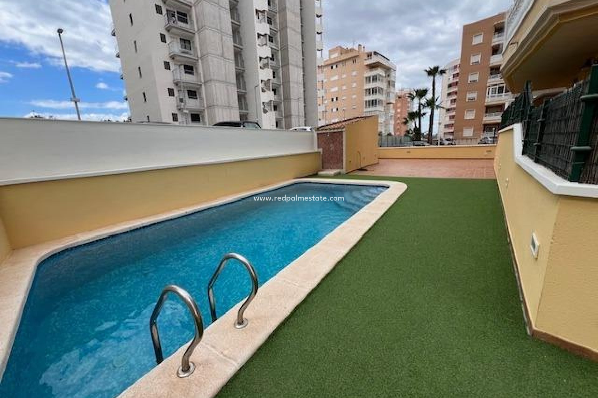 Resale - Apartment -
Guardamar del Segura - Puerto Deportivo