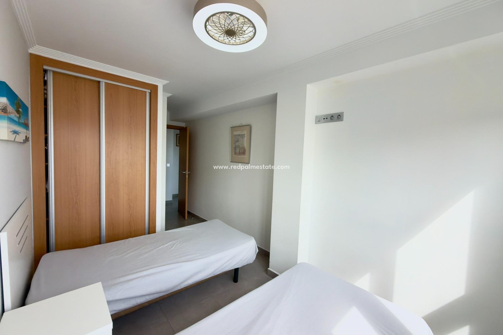 Resale - Apartment -
Guardamar del Segura - Urbanizaciones