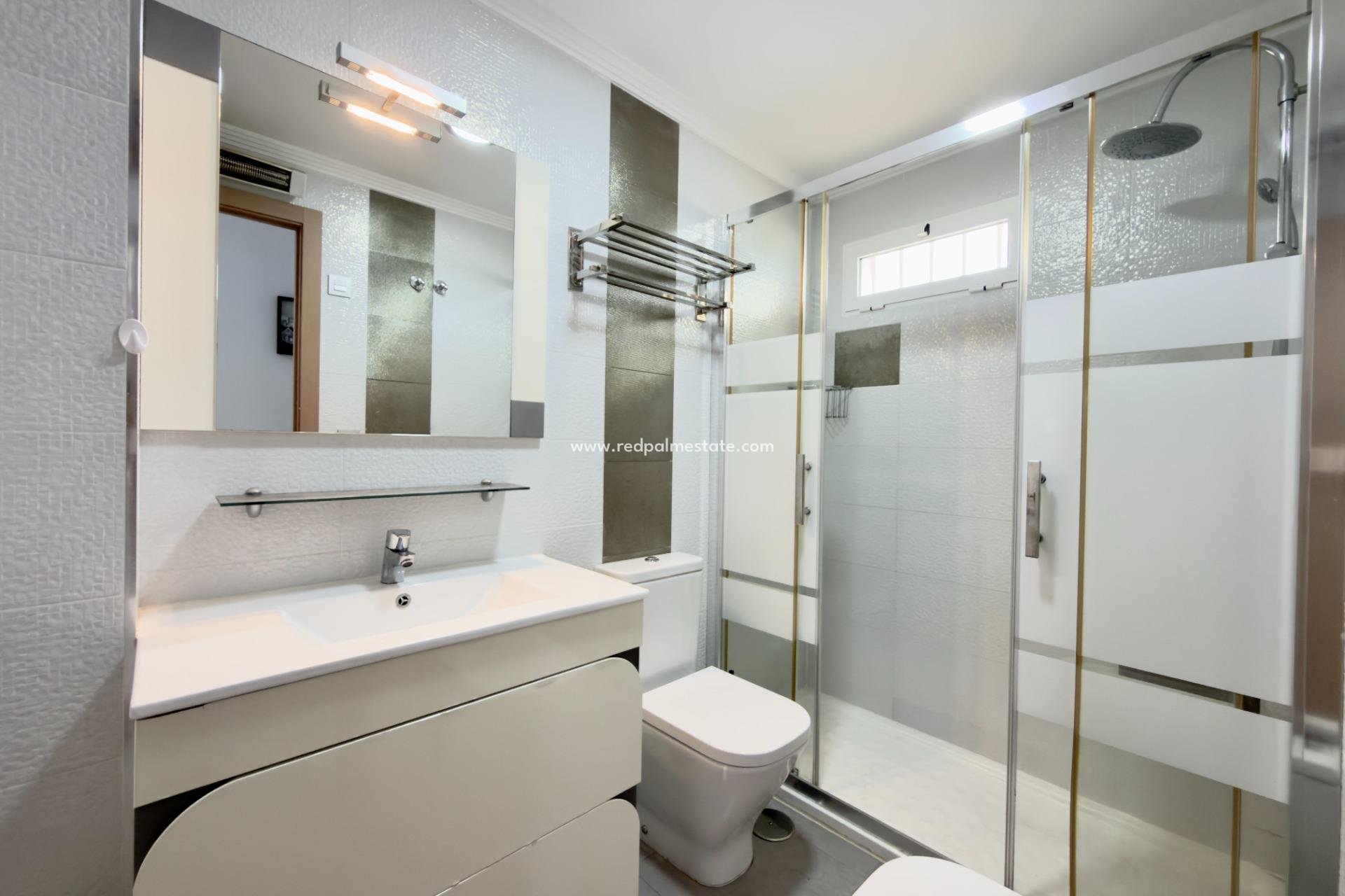 Resale - Apartment -
Guardamar del Segura - Urbanizaciones