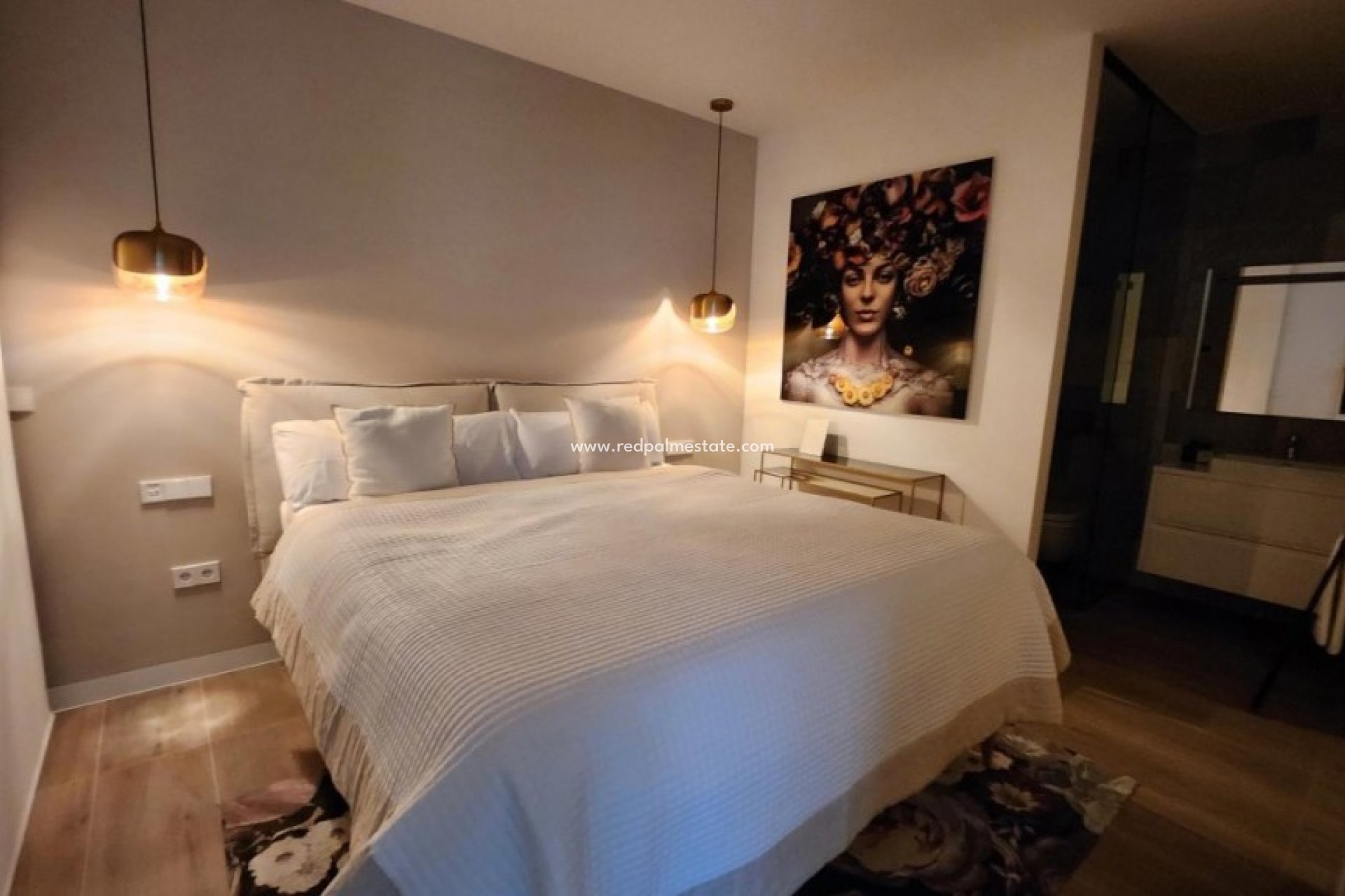 Resale - Apartment -
Las Colinas Golf