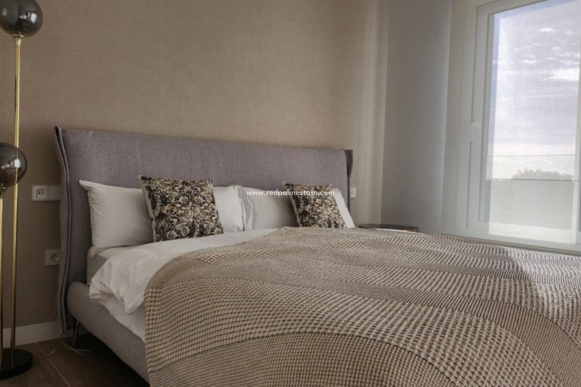 Resale - Apartment -
Las Colinas Golf