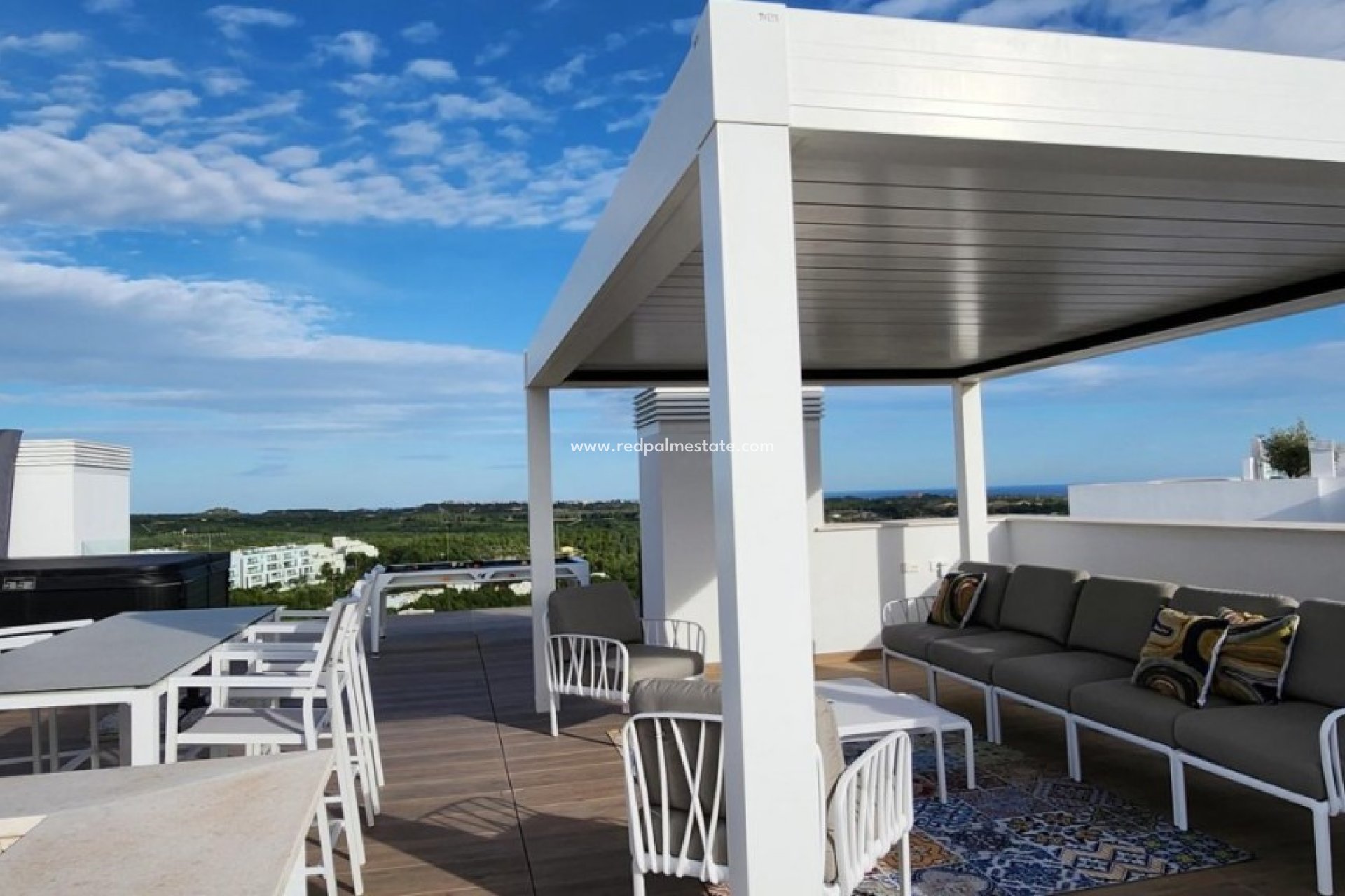 Resale - Apartment -
Las Colinas Golf