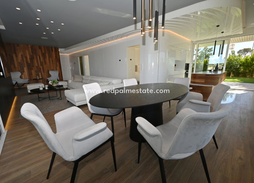 Resale - Apartment -
Las Colinas Golf