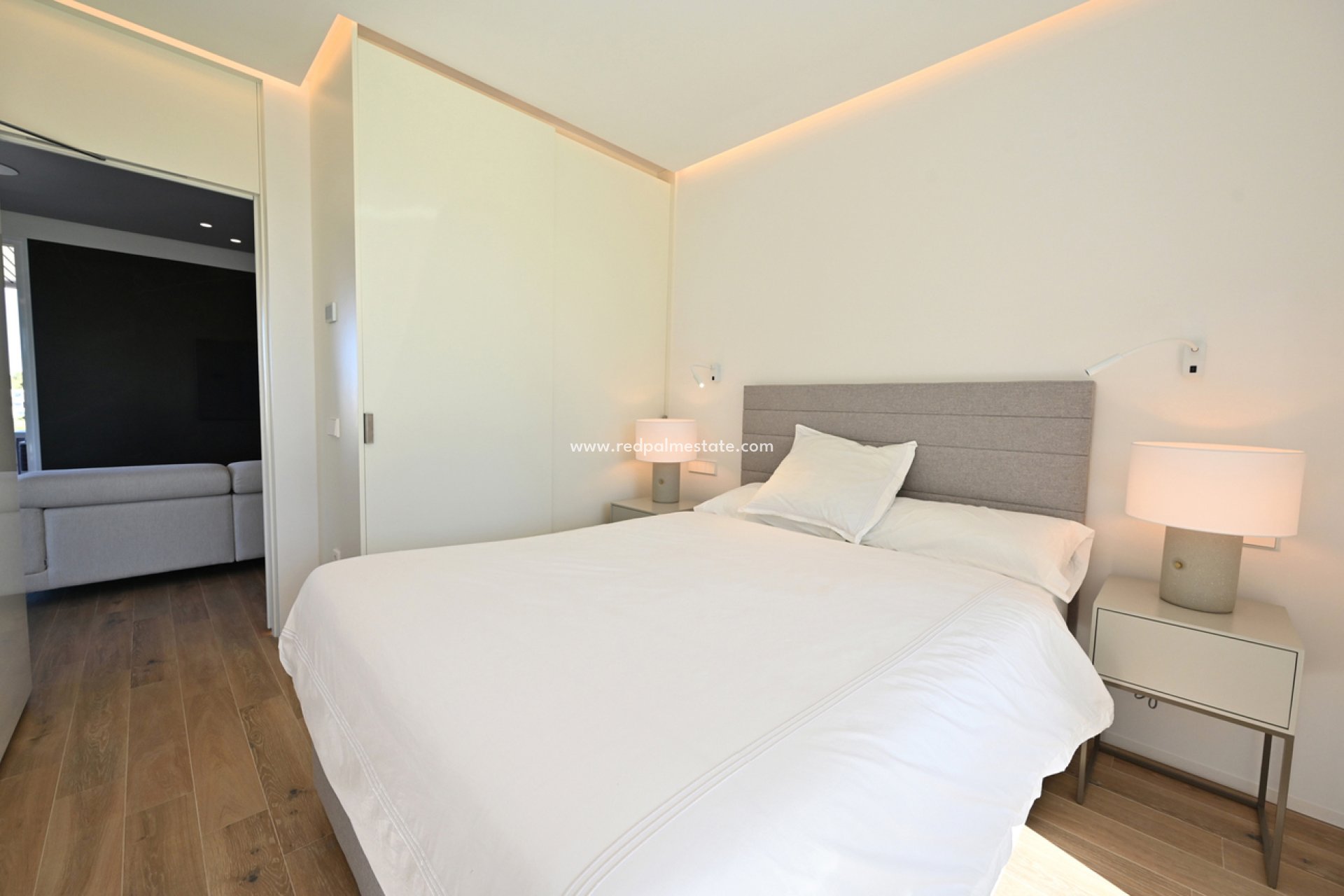 Resale - Apartment -
Las Colinas Golf