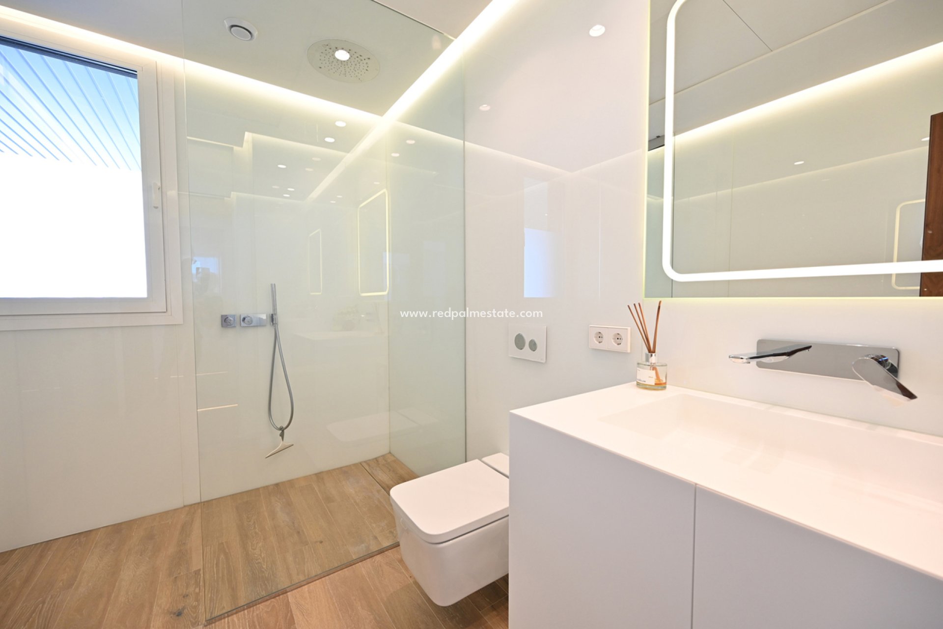 Resale - Apartment -
Las Colinas Golf