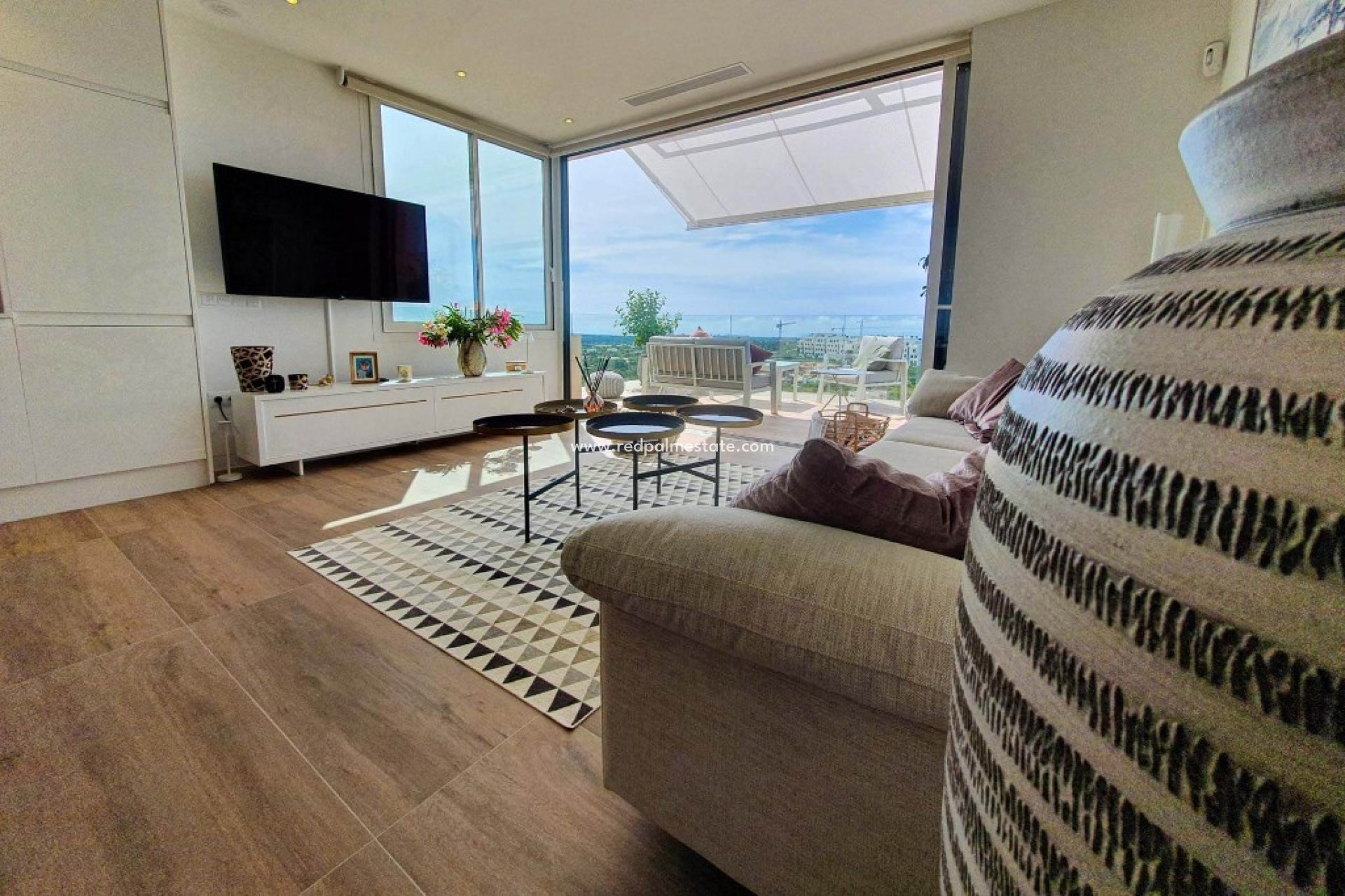 Resale - Apartment -
Las Colinas Golf