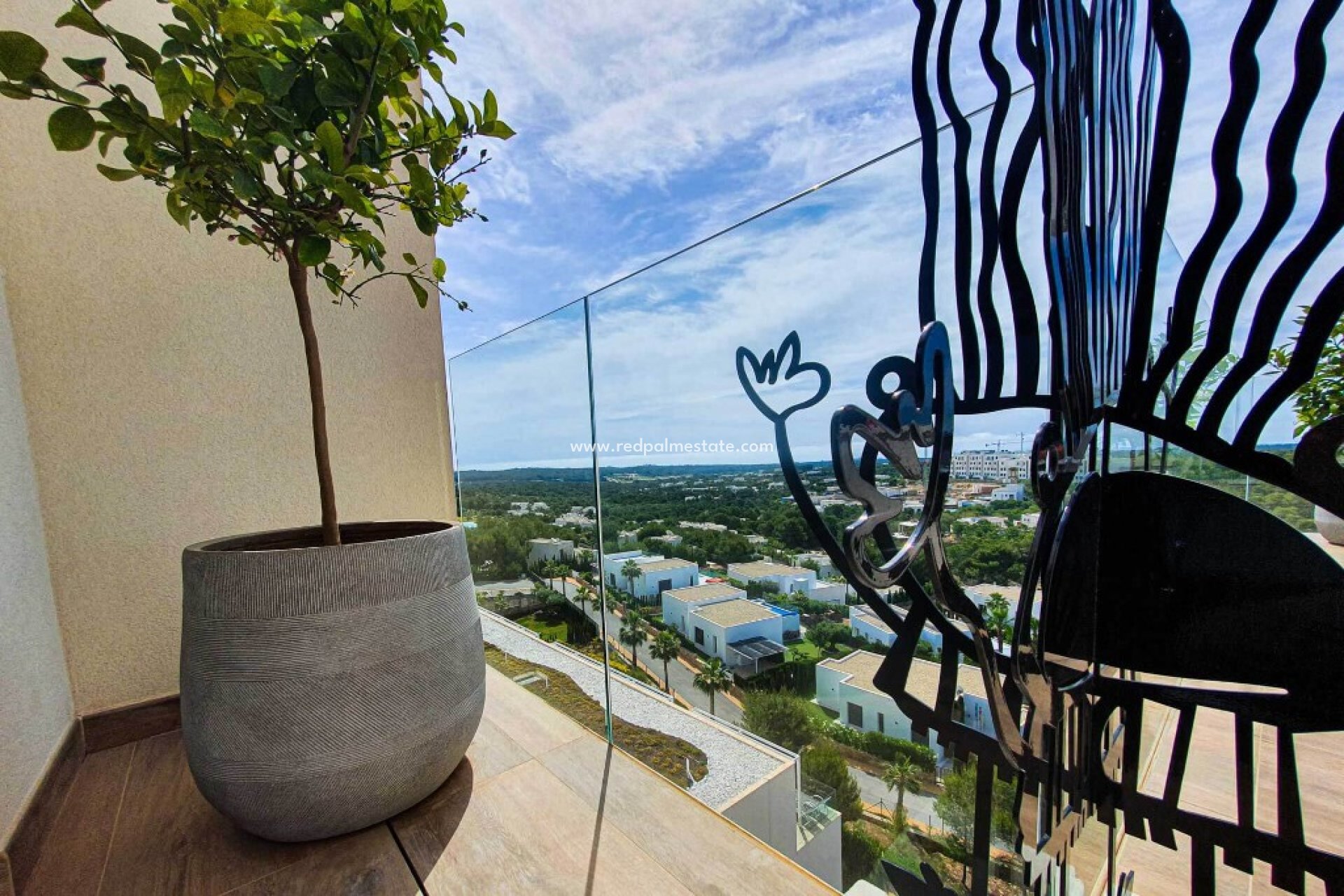 Resale - Apartment -
Las Colinas Golf