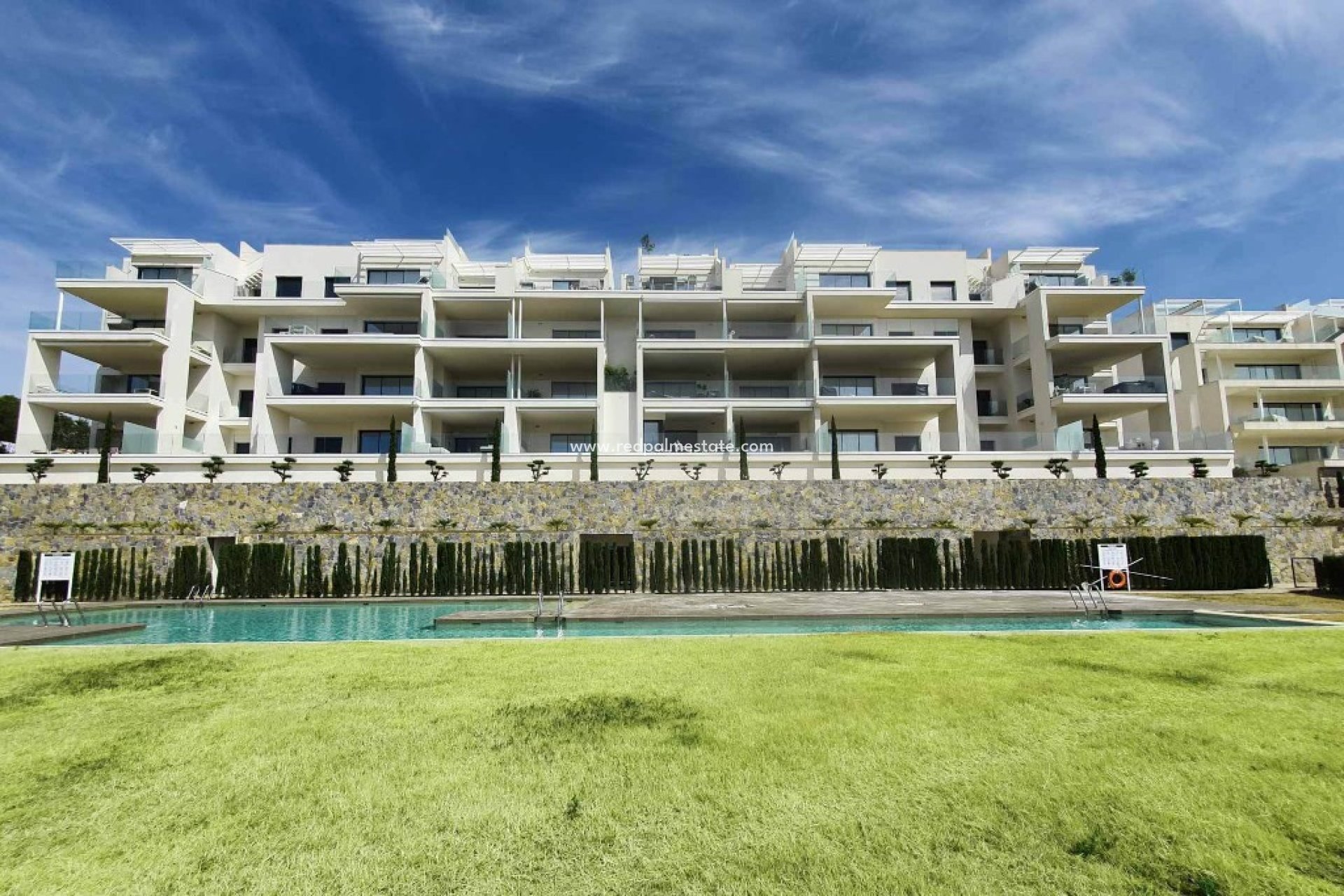 Resale - Apartment -
Las Colinas Golf