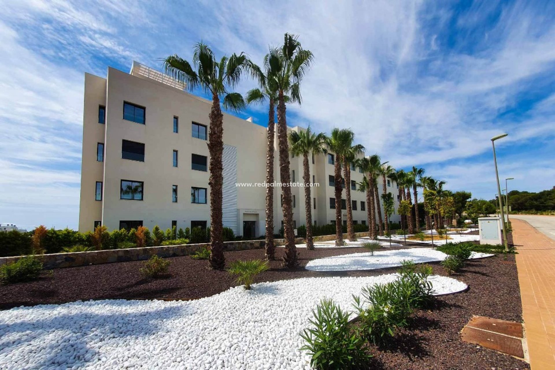 Resale - Apartment -
Las Colinas Golf