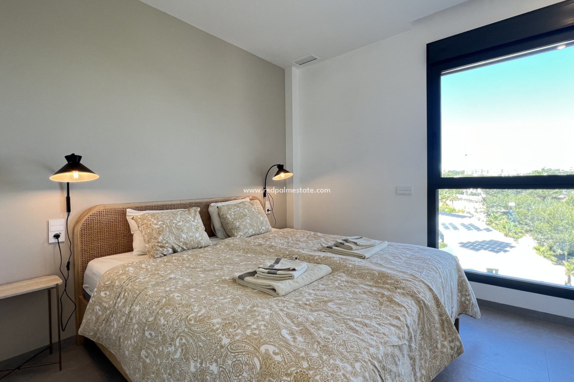 Resale - Apartment -
Las Colinas Golf