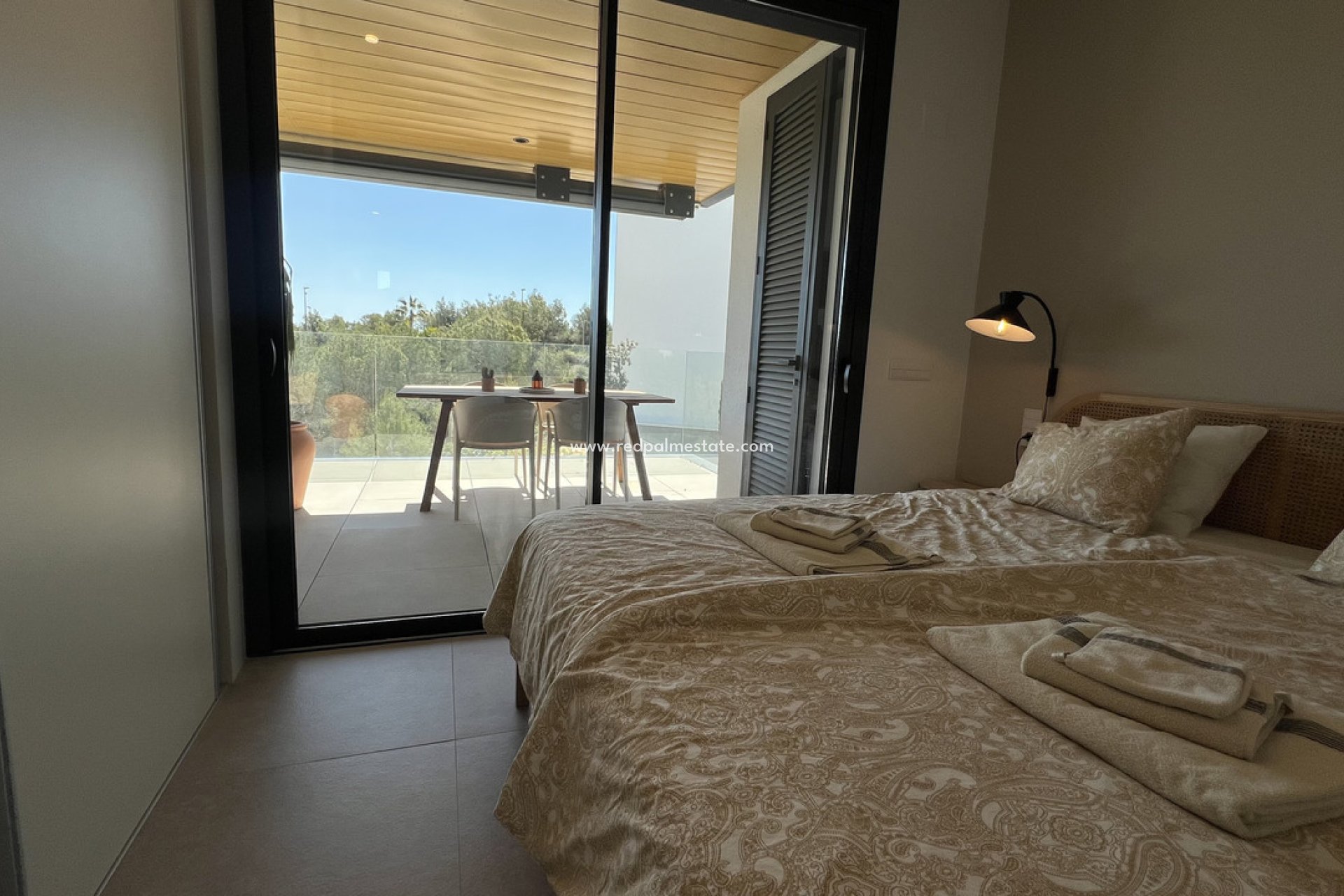 Resale - Apartment -
Las Colinas Golf