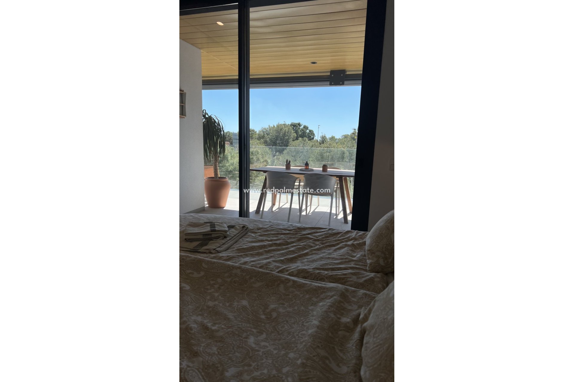 Resale - Apartment -
Las Colinas Golf
