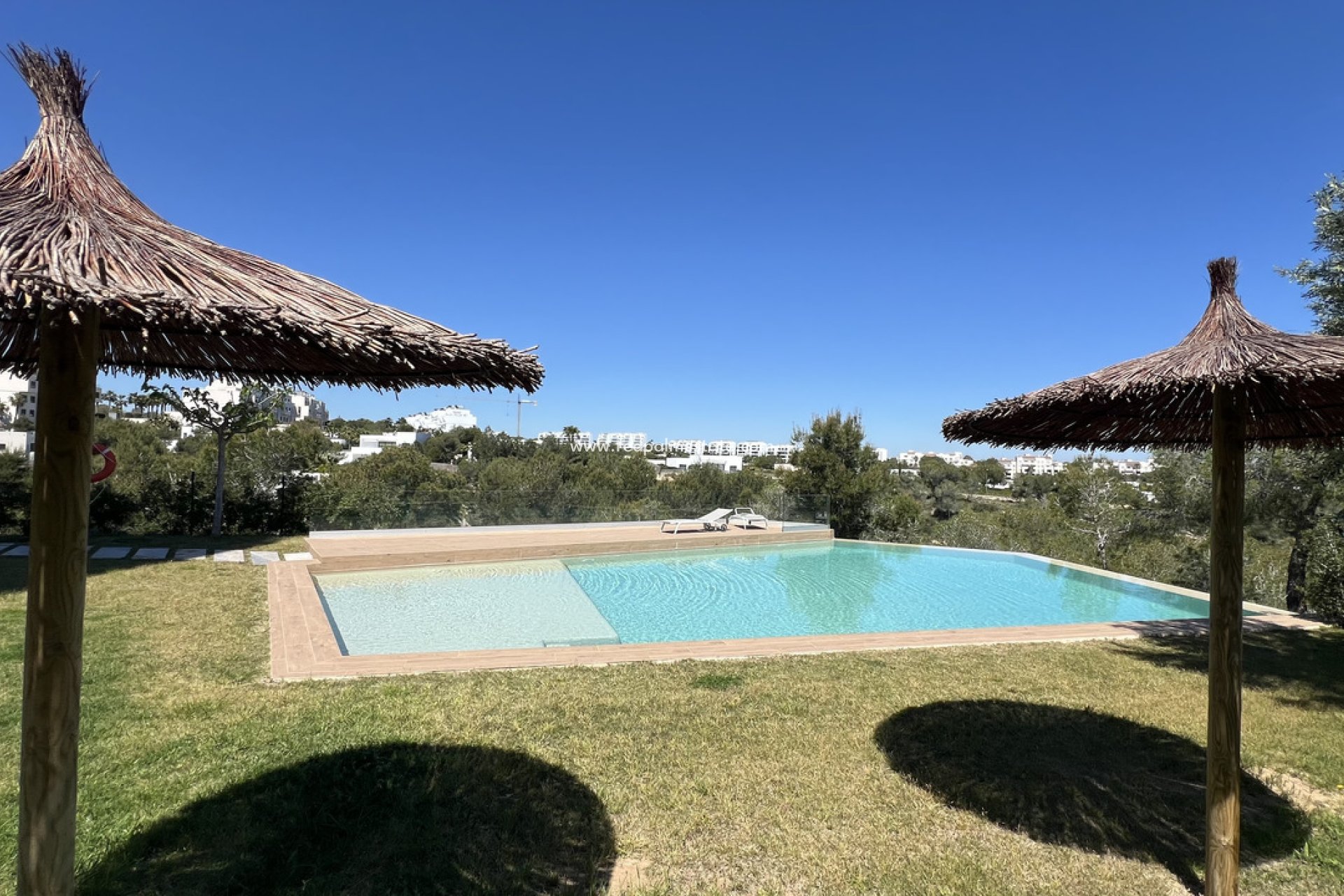 Resale - Apartment -
Las Colinas Golf