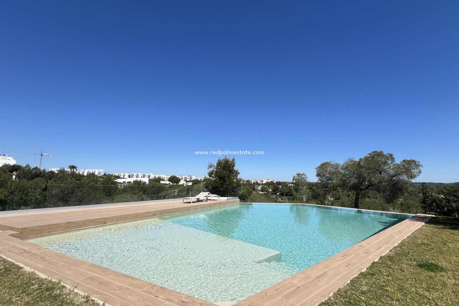 Resale - Apartment -
Las Colinas Golf