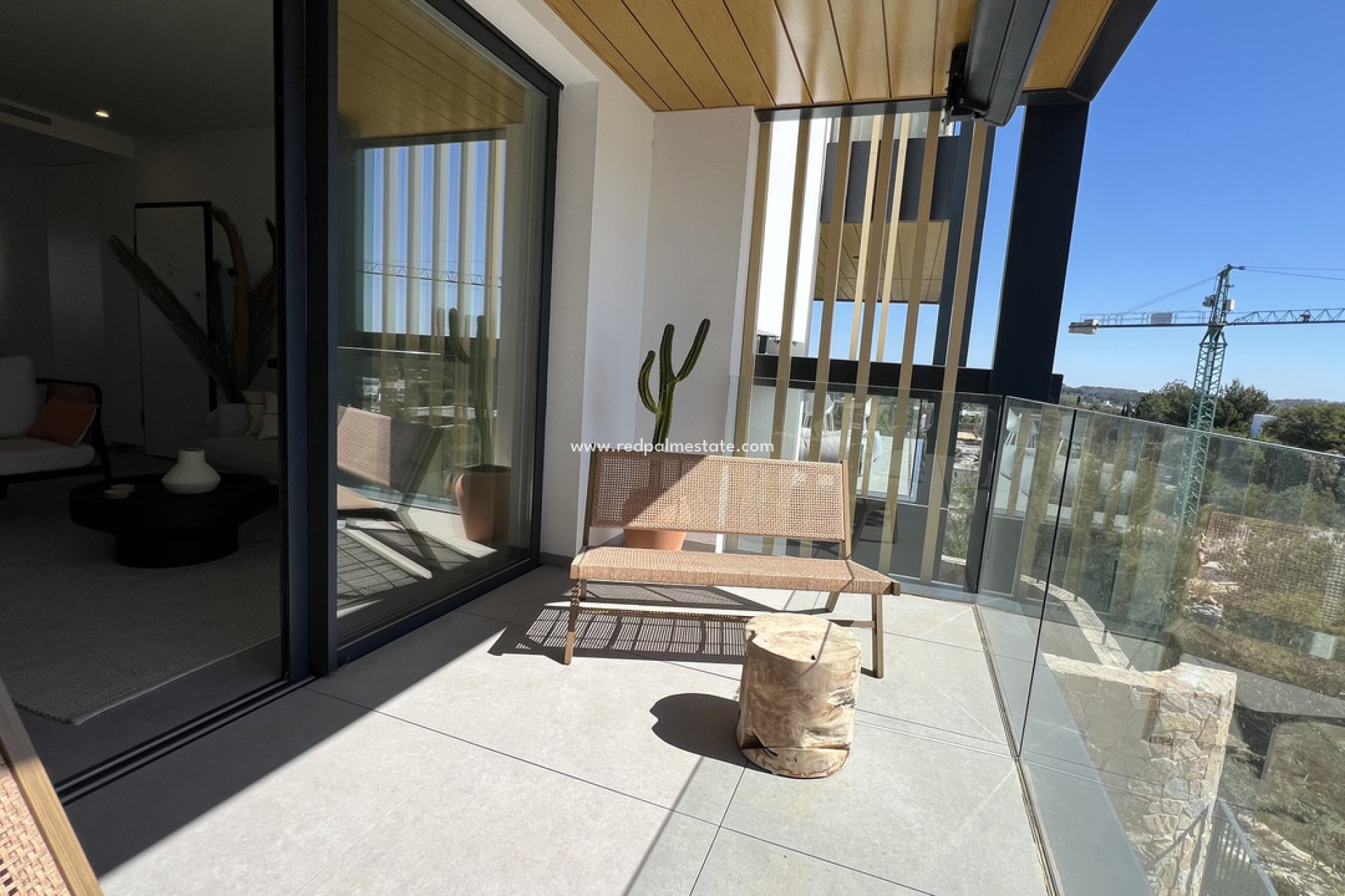 Resale - Apartment -
Las Colinas Golf
