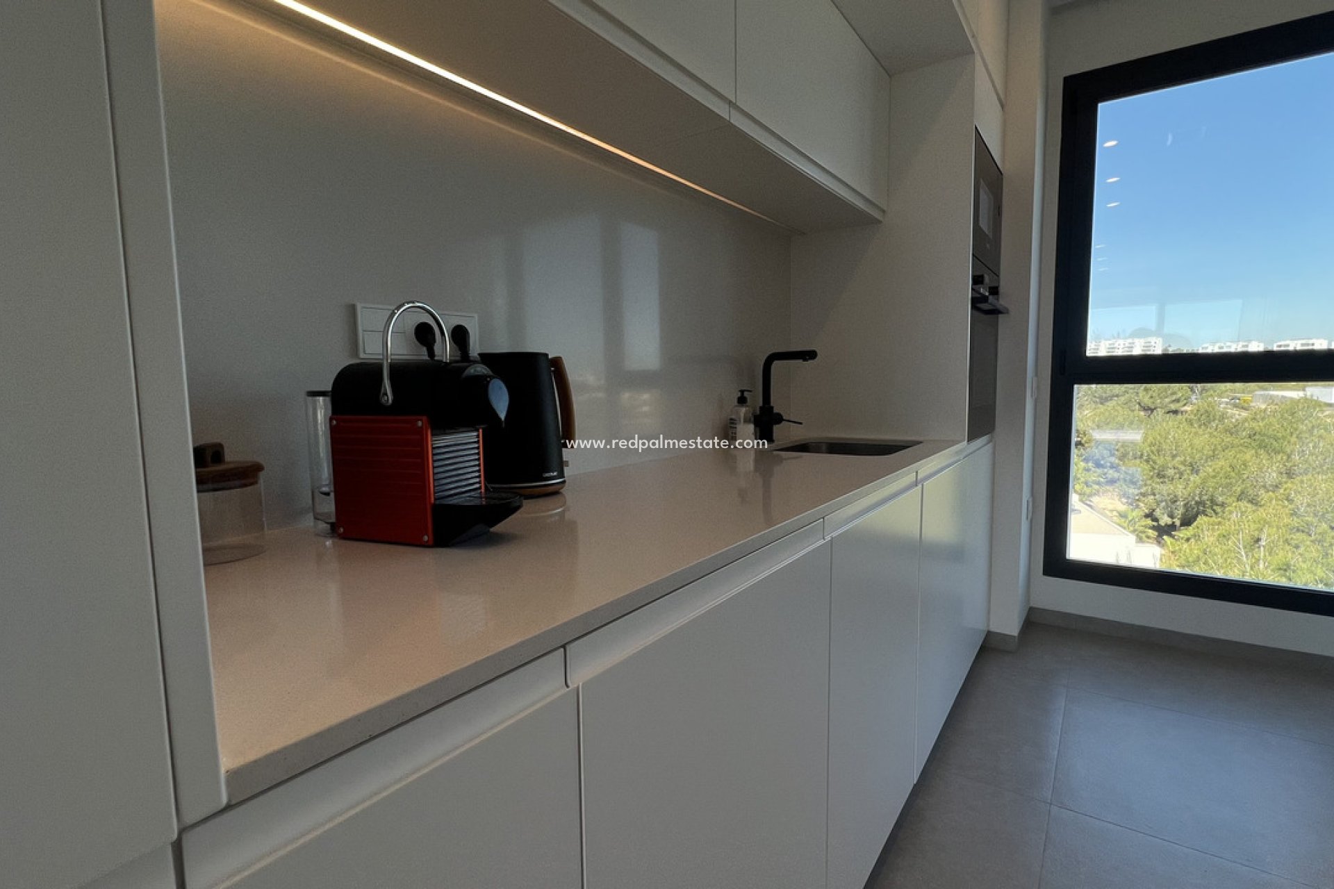 Resale - Apartment -
Las Colinas Golf